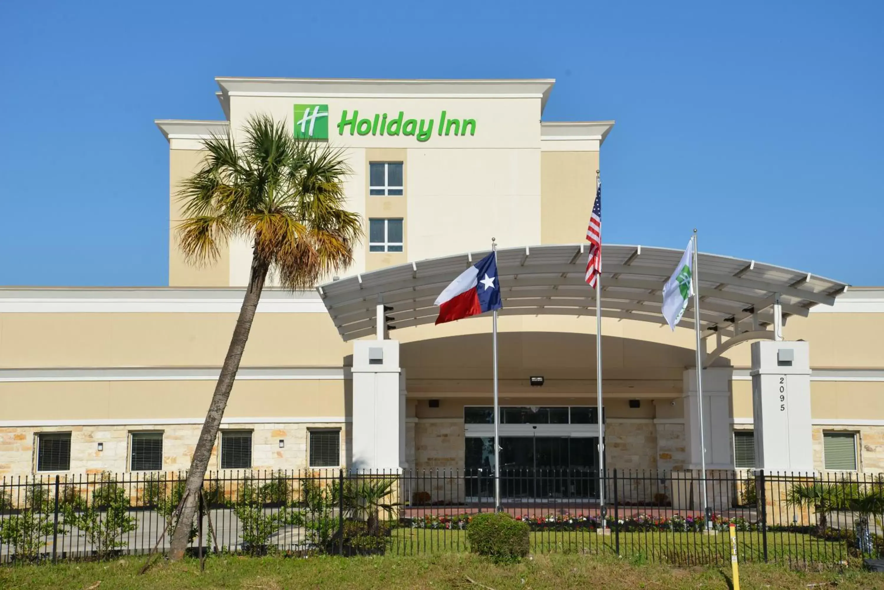 Property Building in Holiday Inn - Beaumont East-Medical Ctr Area, an IHG Hotel