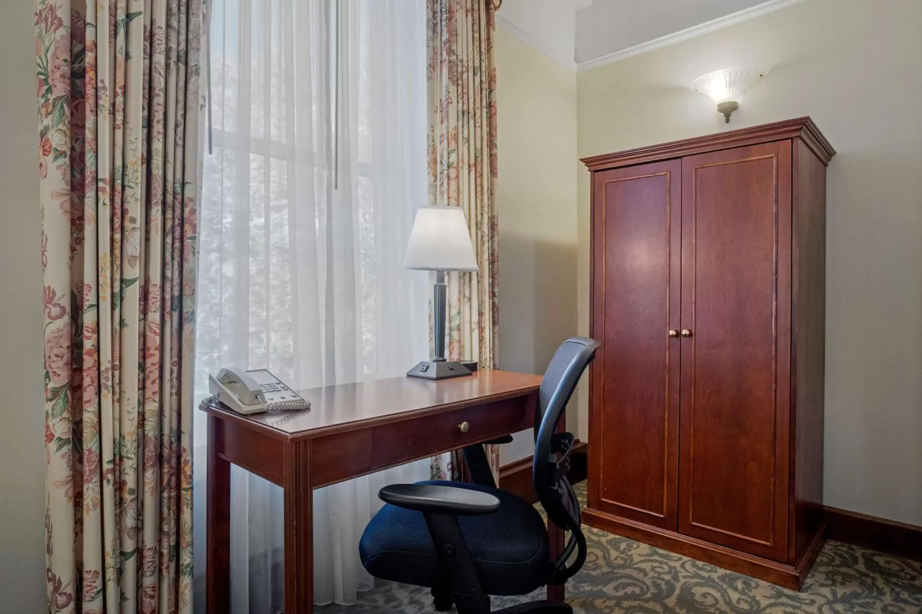 Bedroom, Seating Area in Best Western Plus Pioneer Square Hotel Downtown