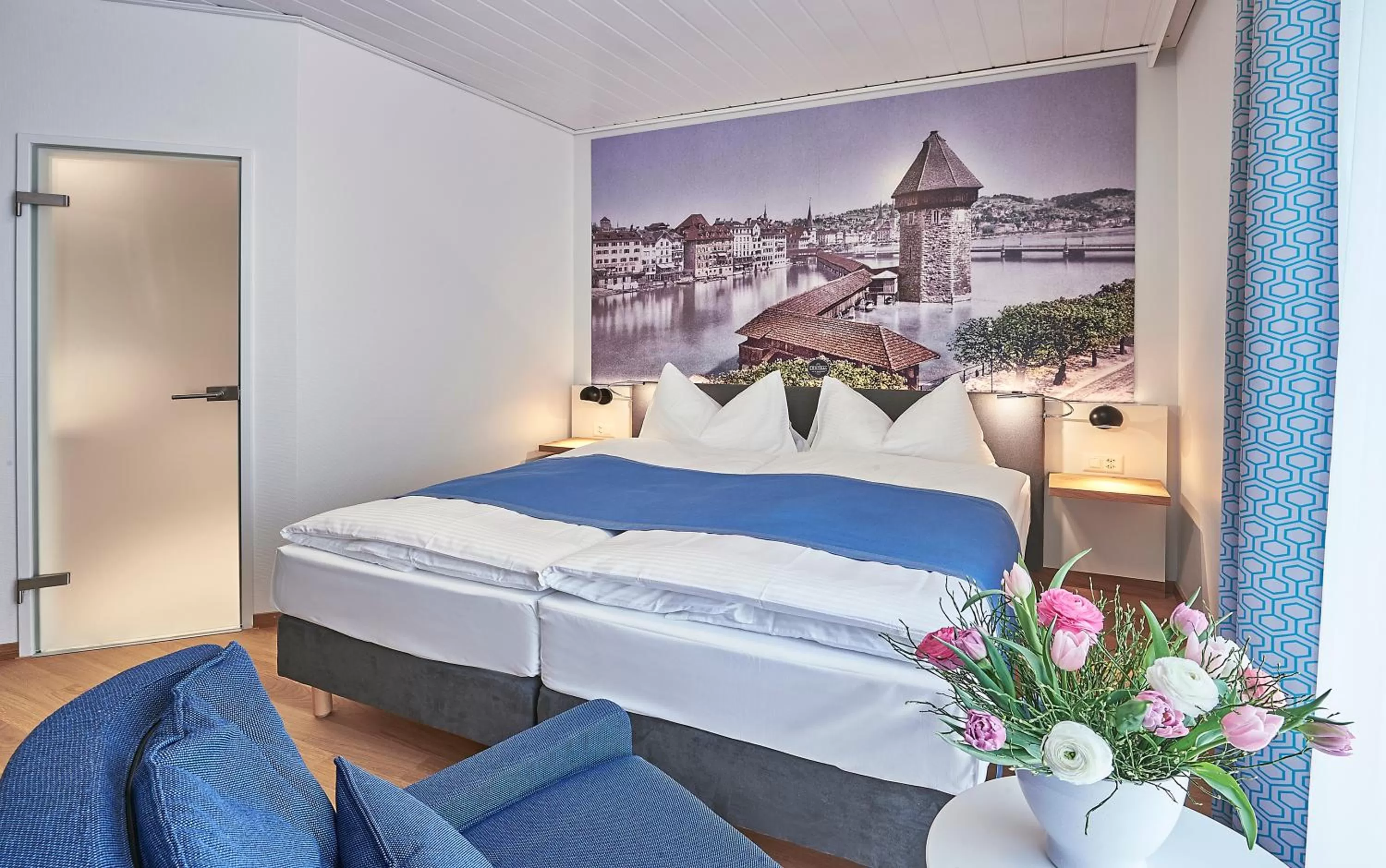 Photo of the whole room, Bed in Hotel Central Luzern