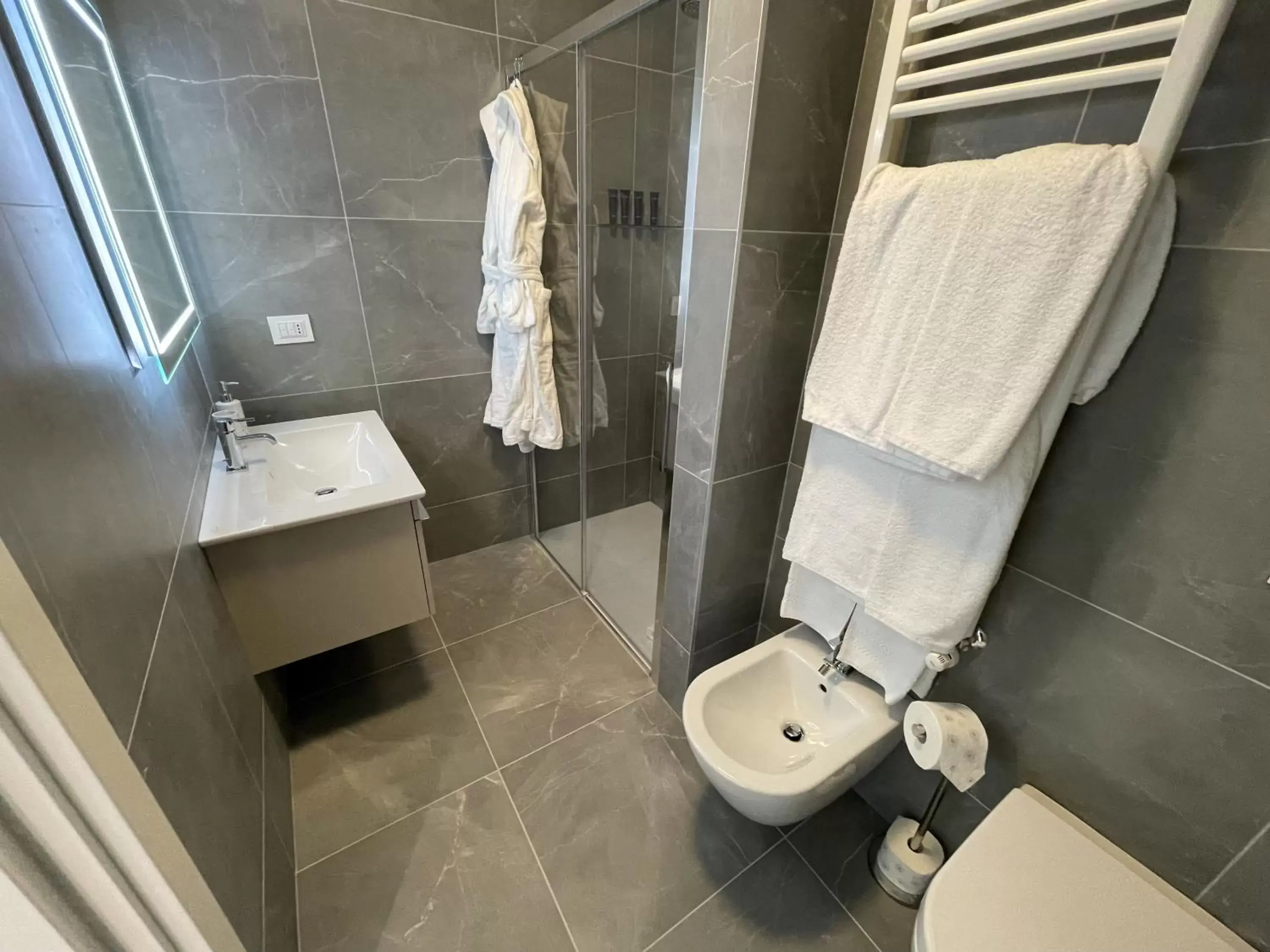 Shower, Bathroom in Gli Scogli Luxury Residence Hotel