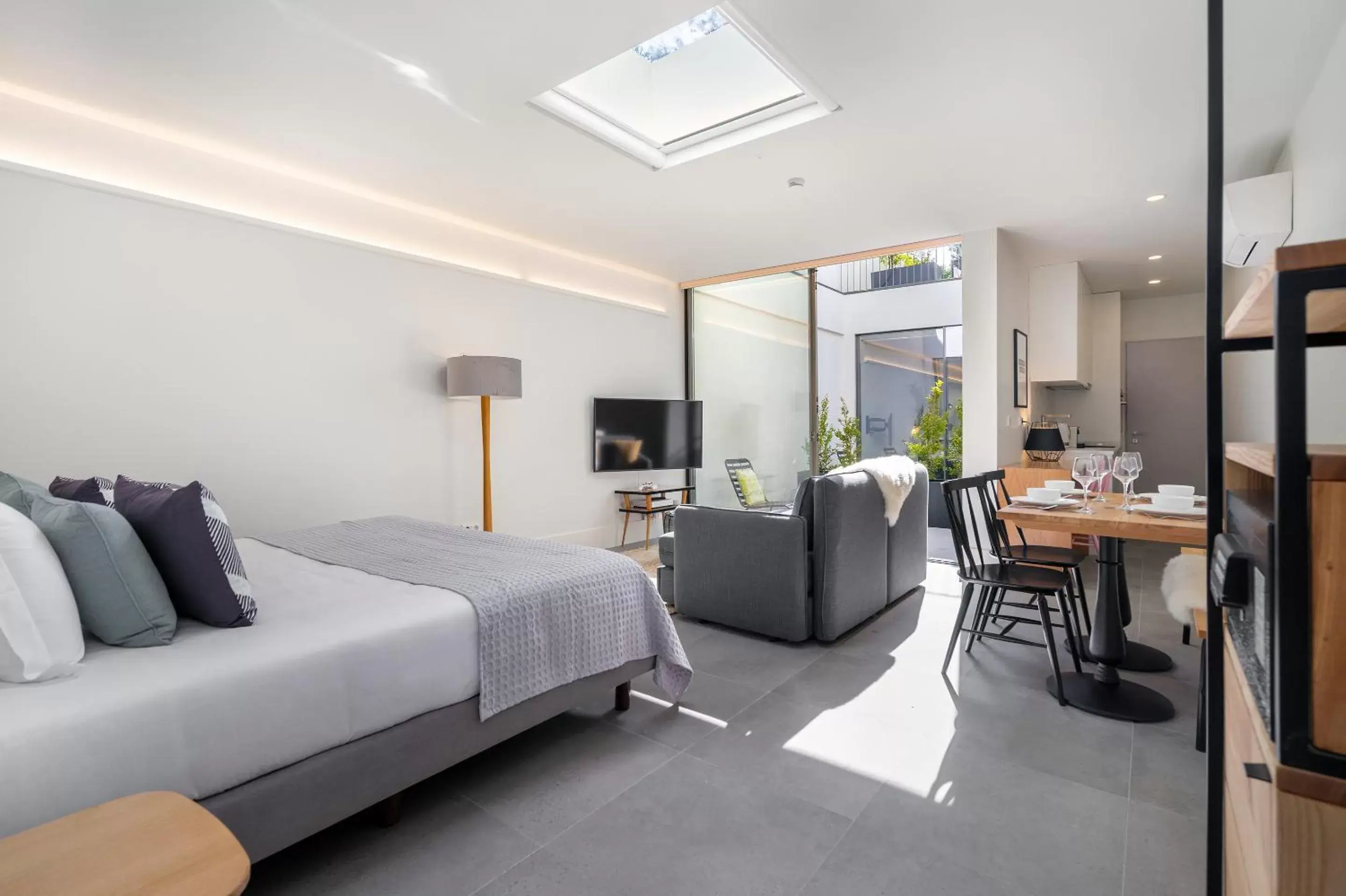 Bedroom, Seating Area in Canto De Luz - Luxury Maison