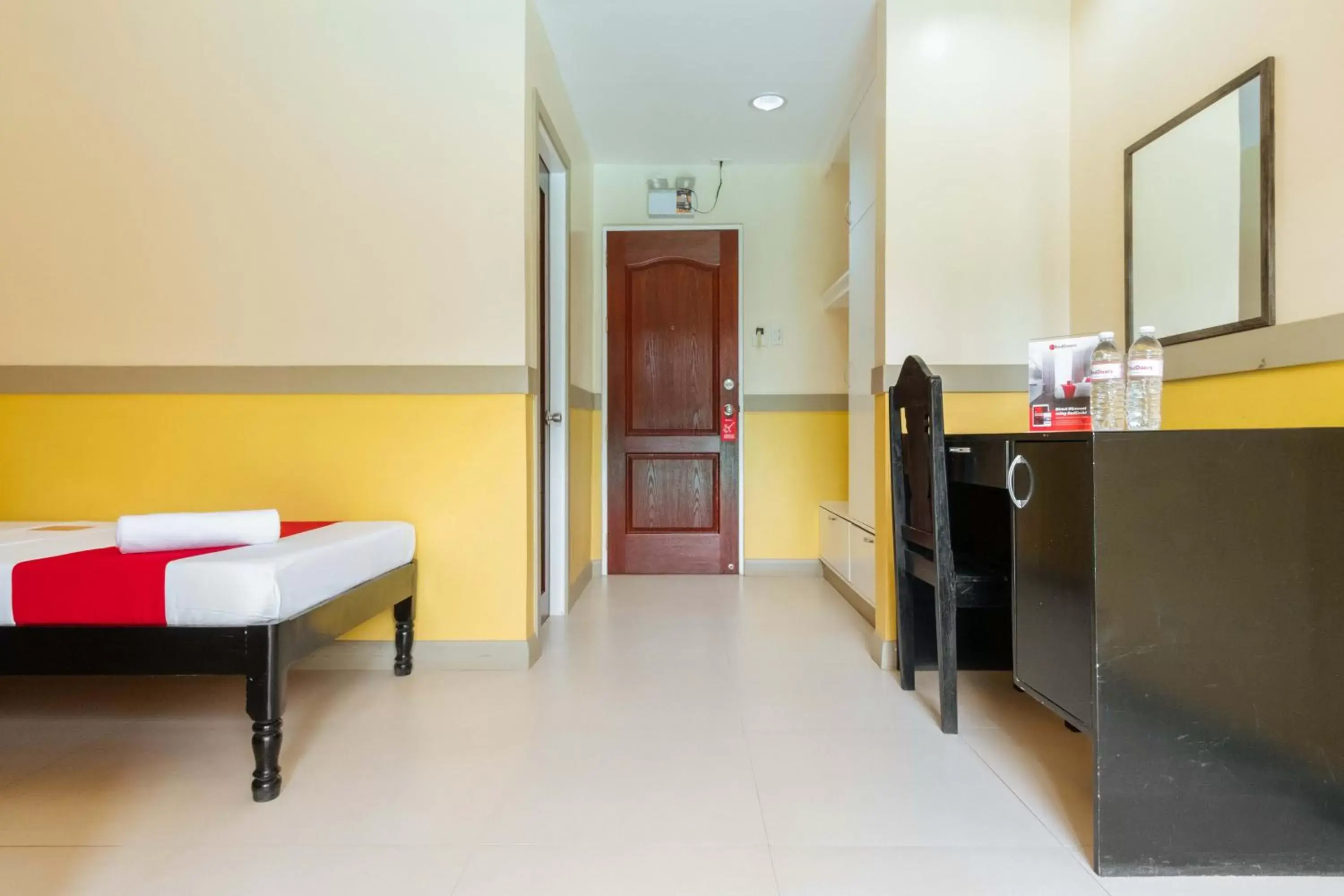 Bedroom, Kitchen/Kitchenette in RedDoorz Premium @ Gabinete Road Palawan