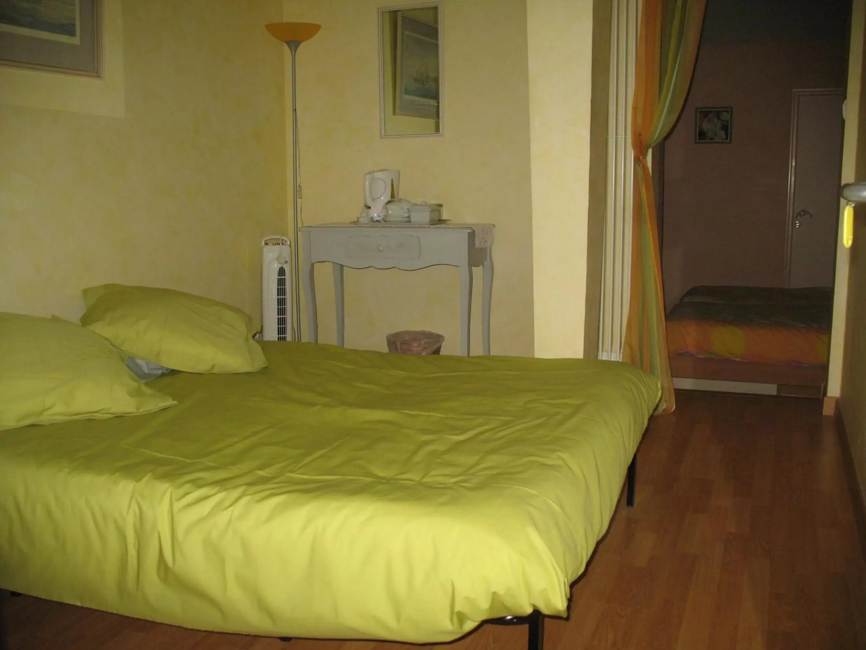 Photo of the whole room, Bed in Chambres d'Hôtes Le Mûrier