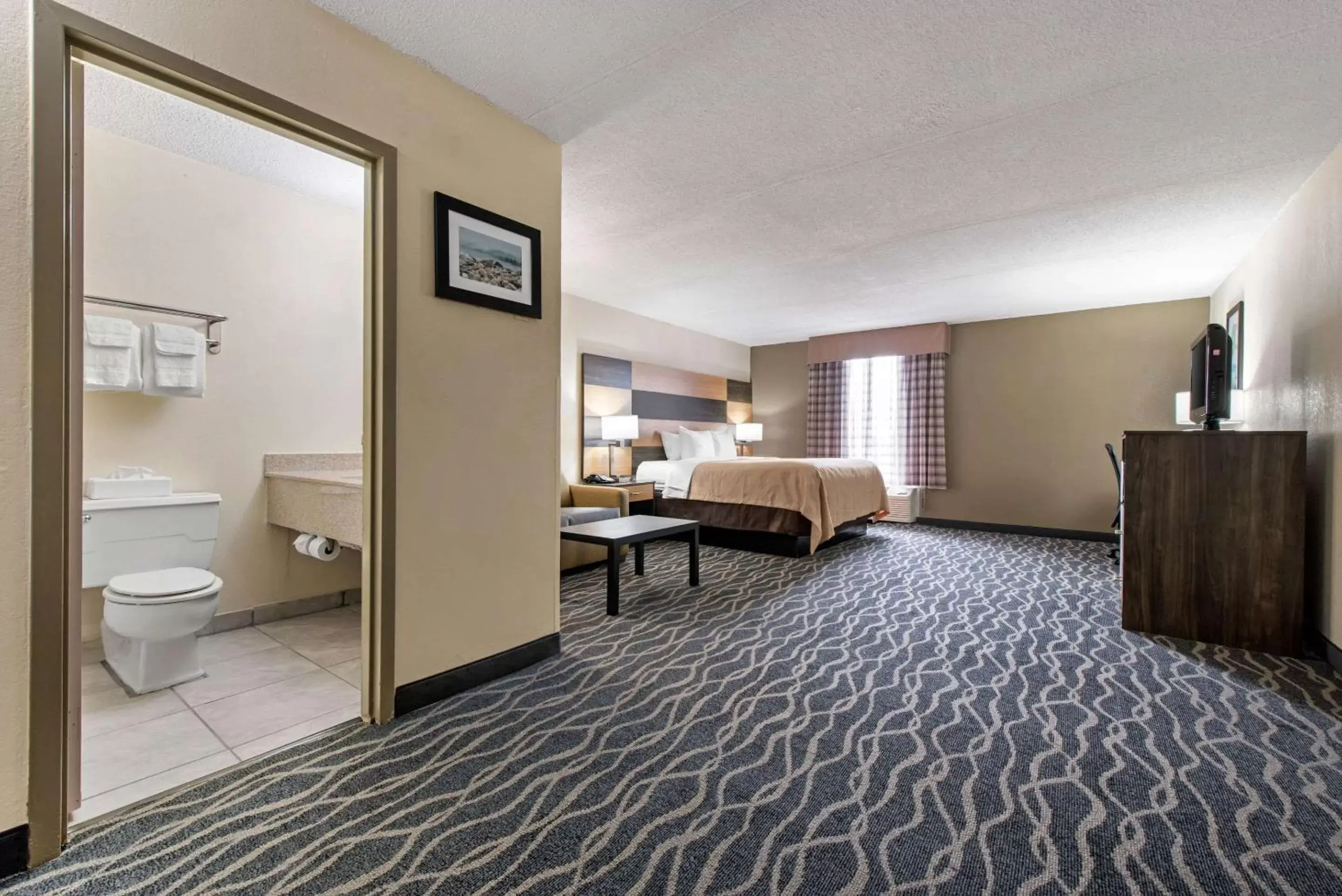 Photo of the whole room, Bed in Quality Inn & Suites Lafayette I-65