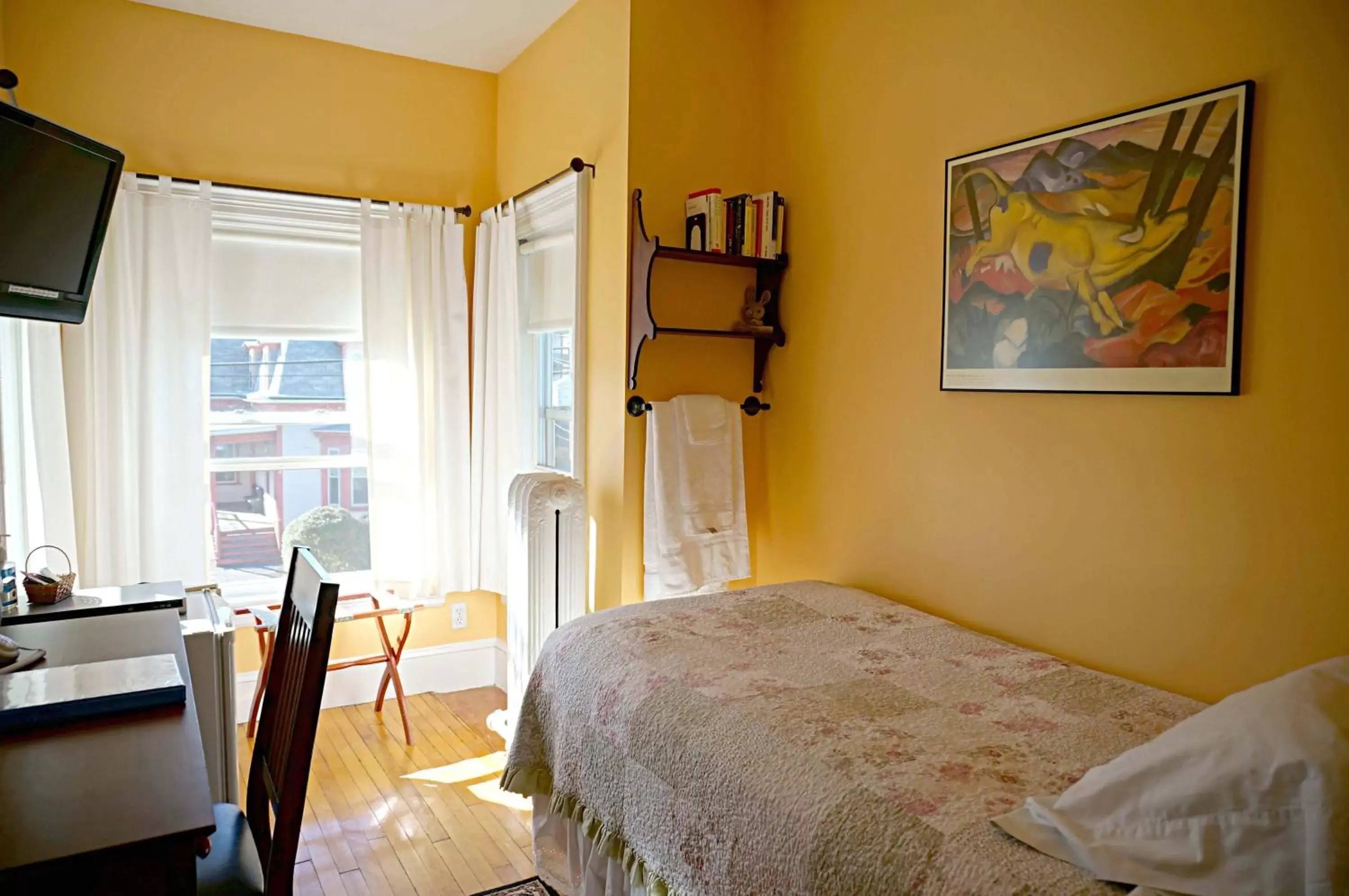 Single Room with Shared Bathroom in The Morrison House Bed and Breakfast Single Room with Shared Bathroom in The Morrison House Bed and Breakfast