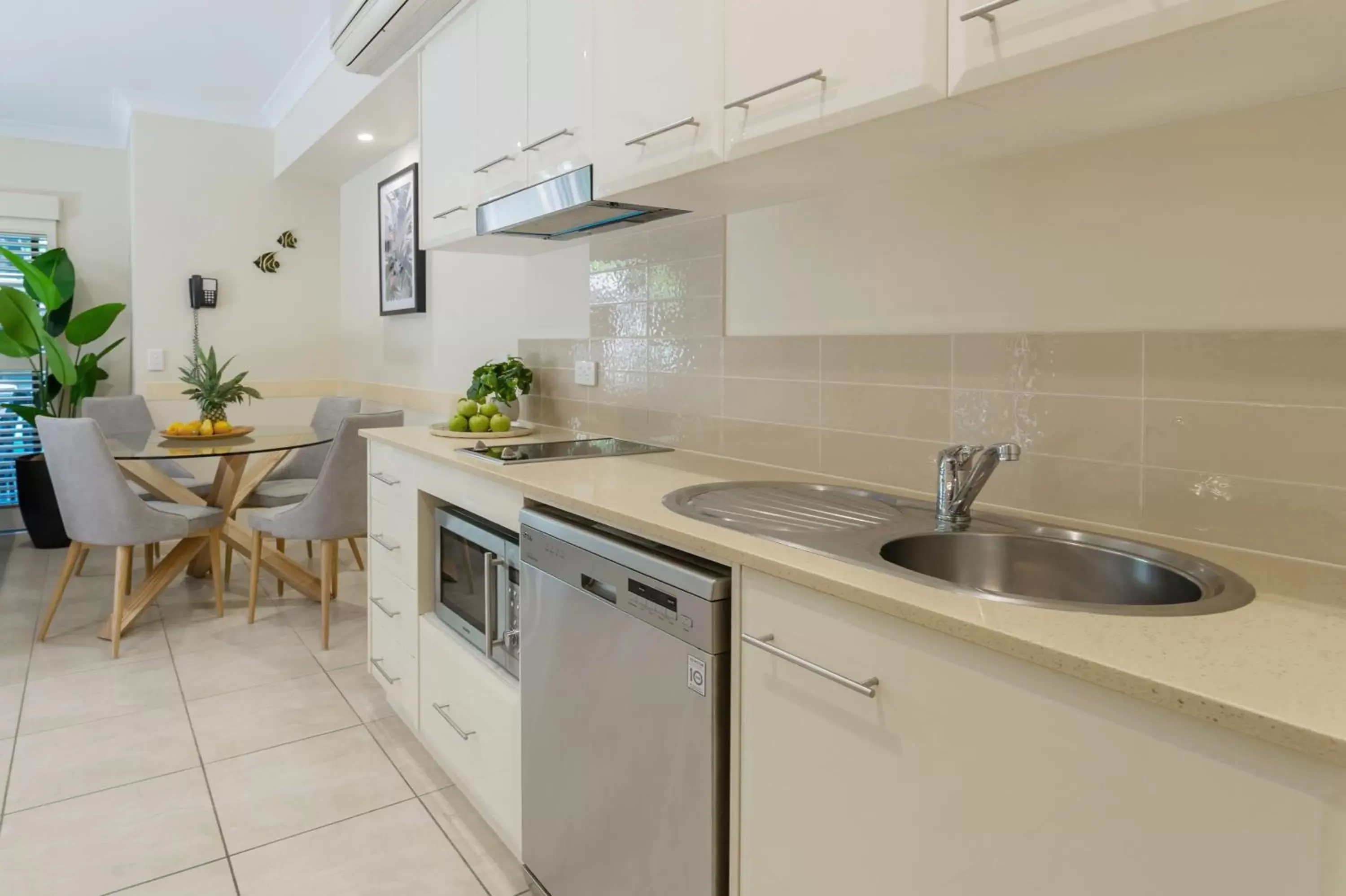 Kitchen or kitchenette, Kitchen/Kitchenette in Shantara Resort Port Douglas - Adults Only Retreat