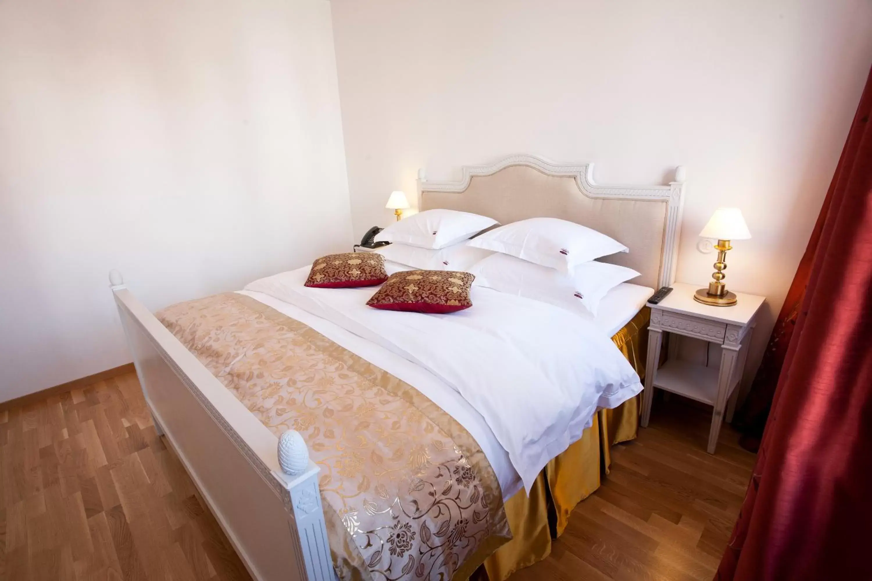 Bedroom, Bed in Brommavik Hotel