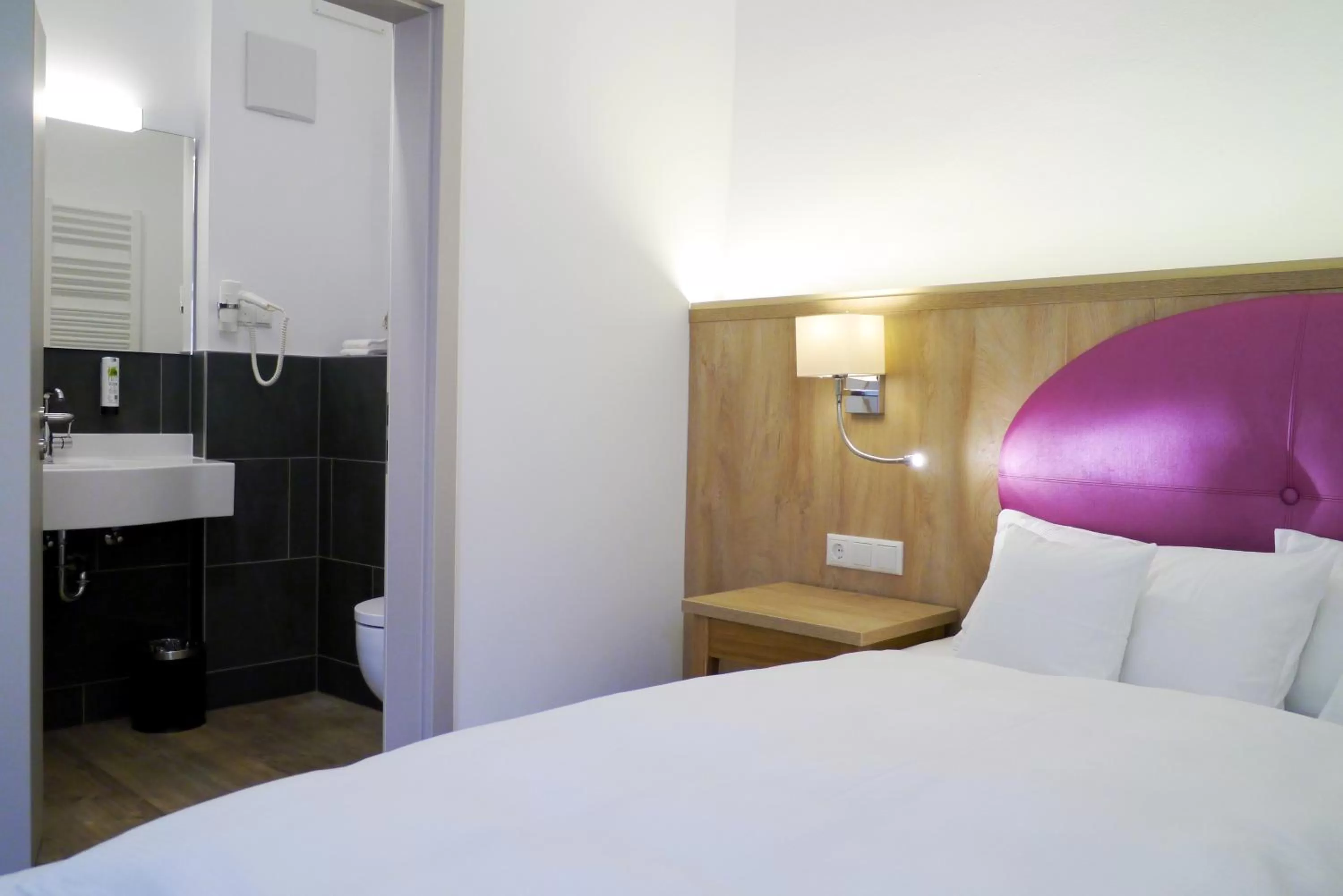 Photo of the whole room, Bed in Das Brunners