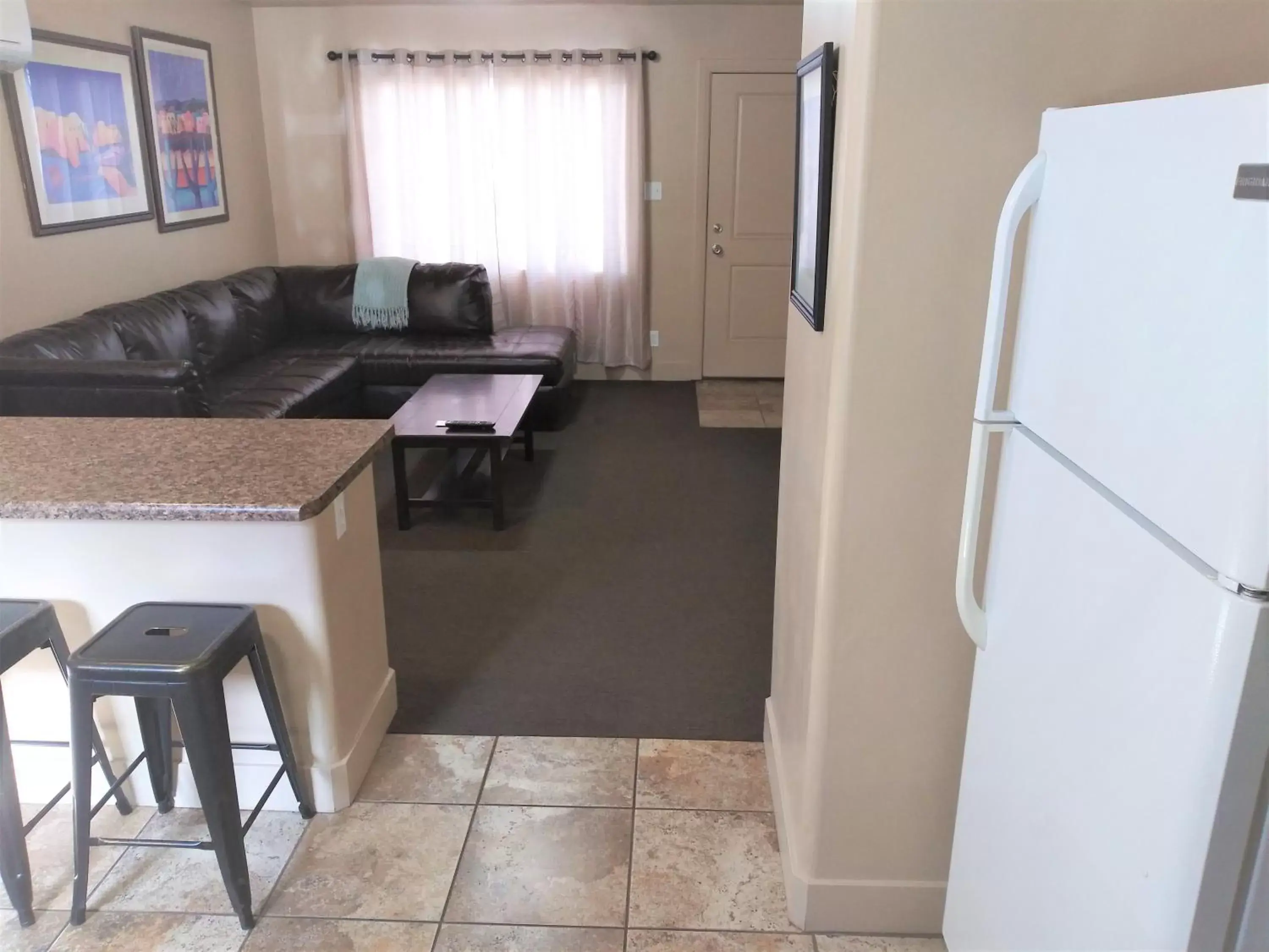 Seating Area in Lake Powell Motel & Apartments