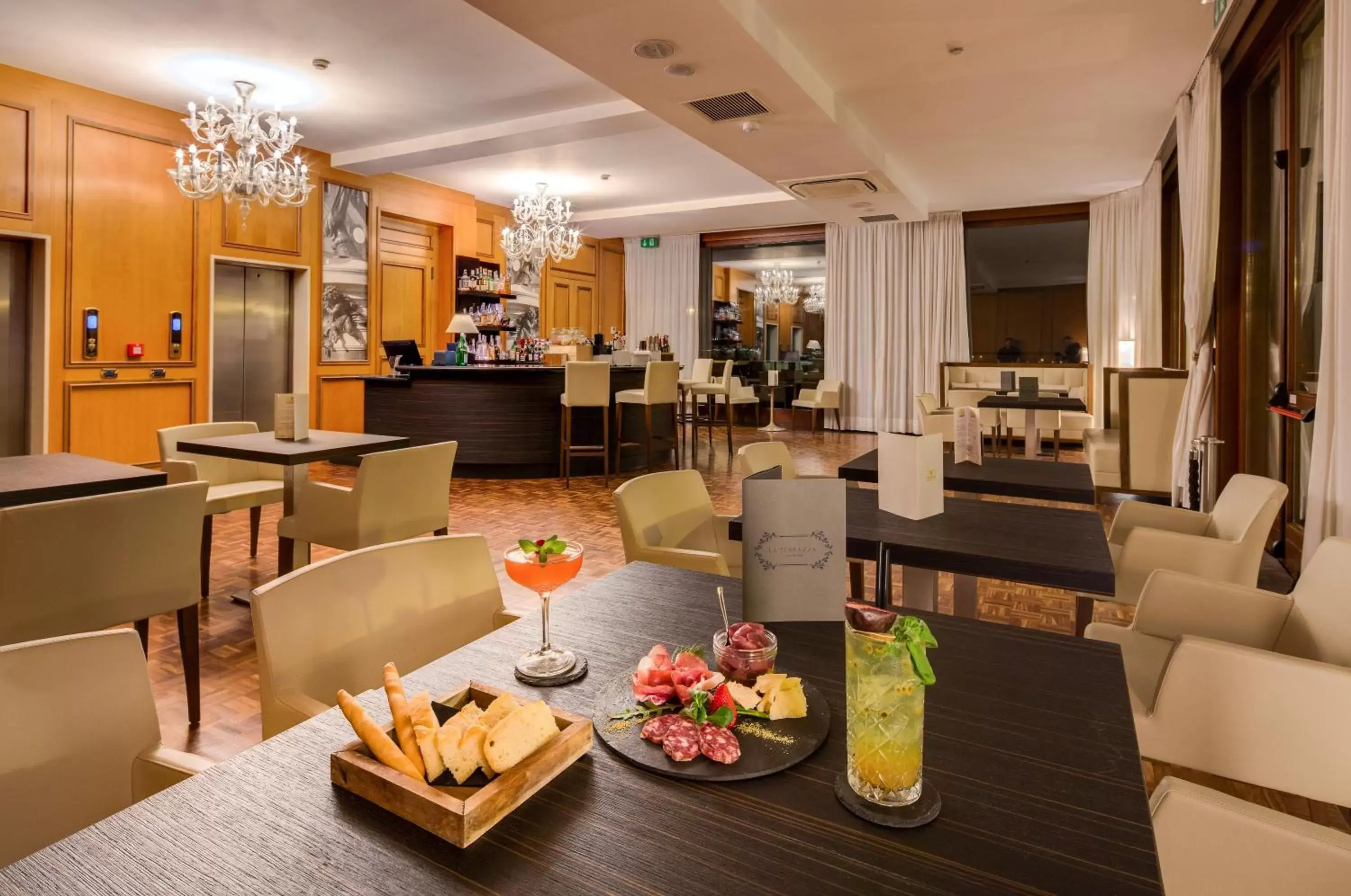 Lounge or bar, Restaurant/Places to Eat in Grande Albergo Roma