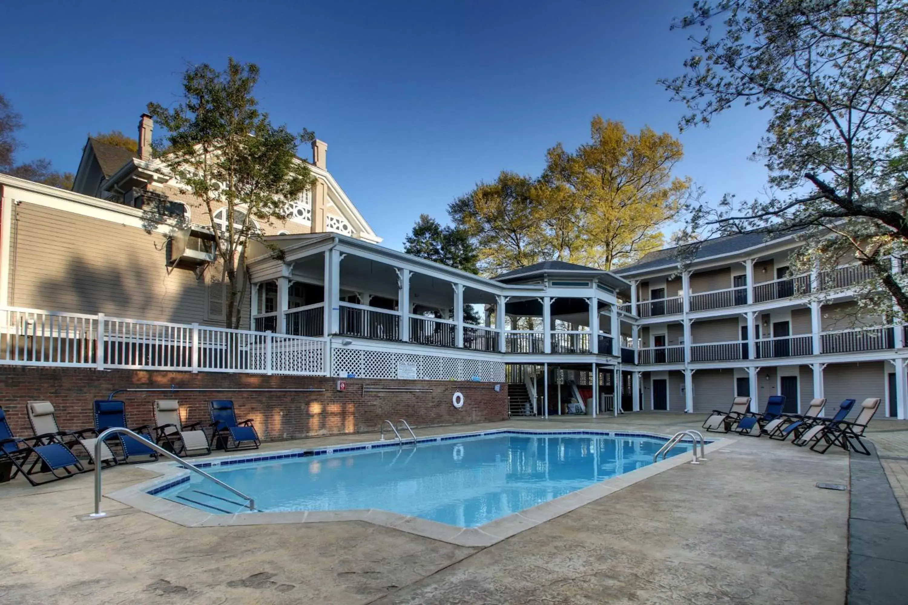 Pool view, Property Building in Hotel Finial BW Premier Collection Oxford - Anniston