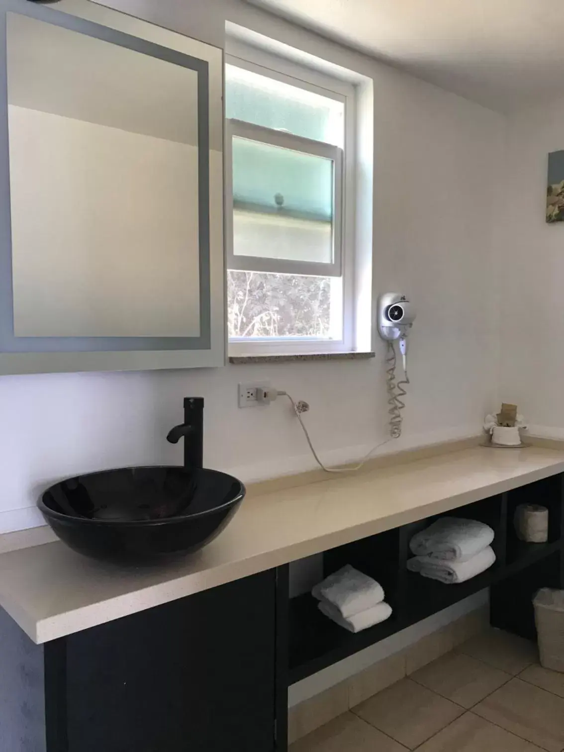 Bathroom in Sandyland Reef Inn
