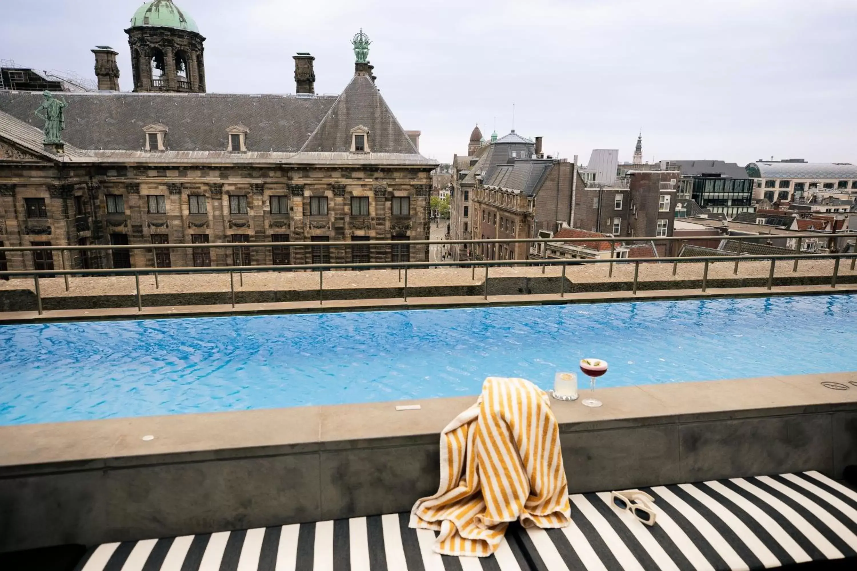 Swimming Pool in W Amsterdam