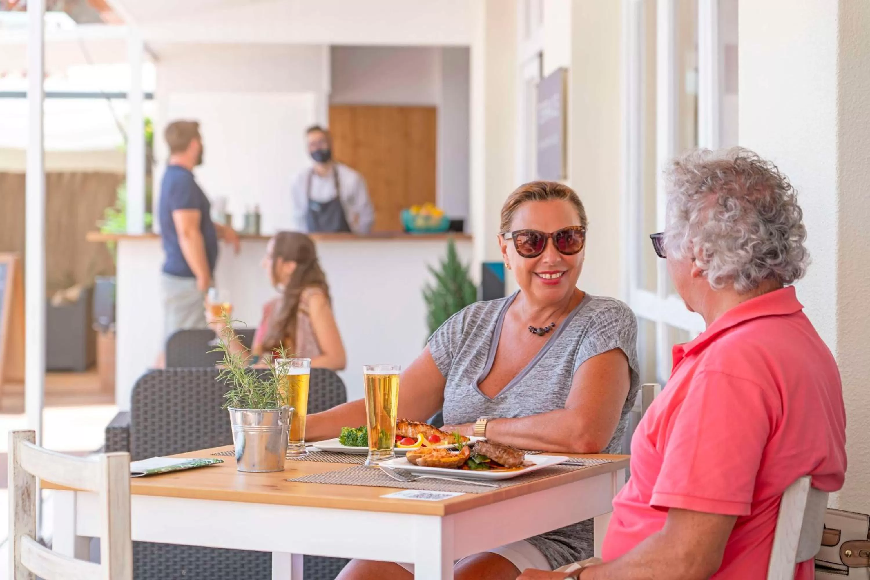 Restaurant/places to eat in Estrelicia Hotel