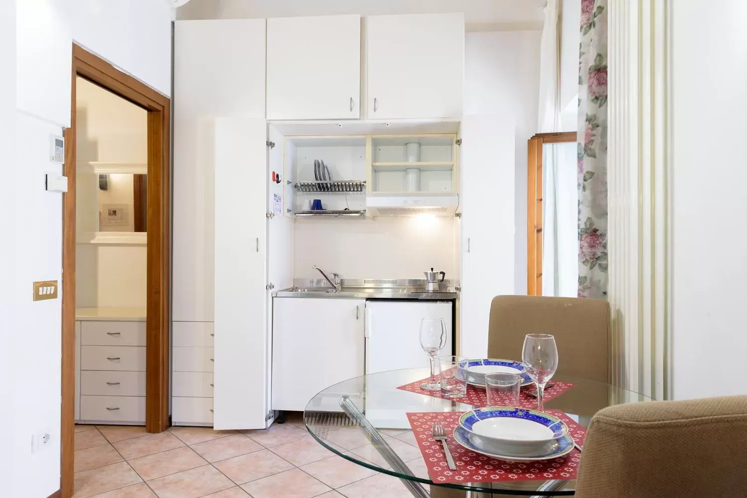 Kitchen or kitchenette, Dining Area in Residence Diaz