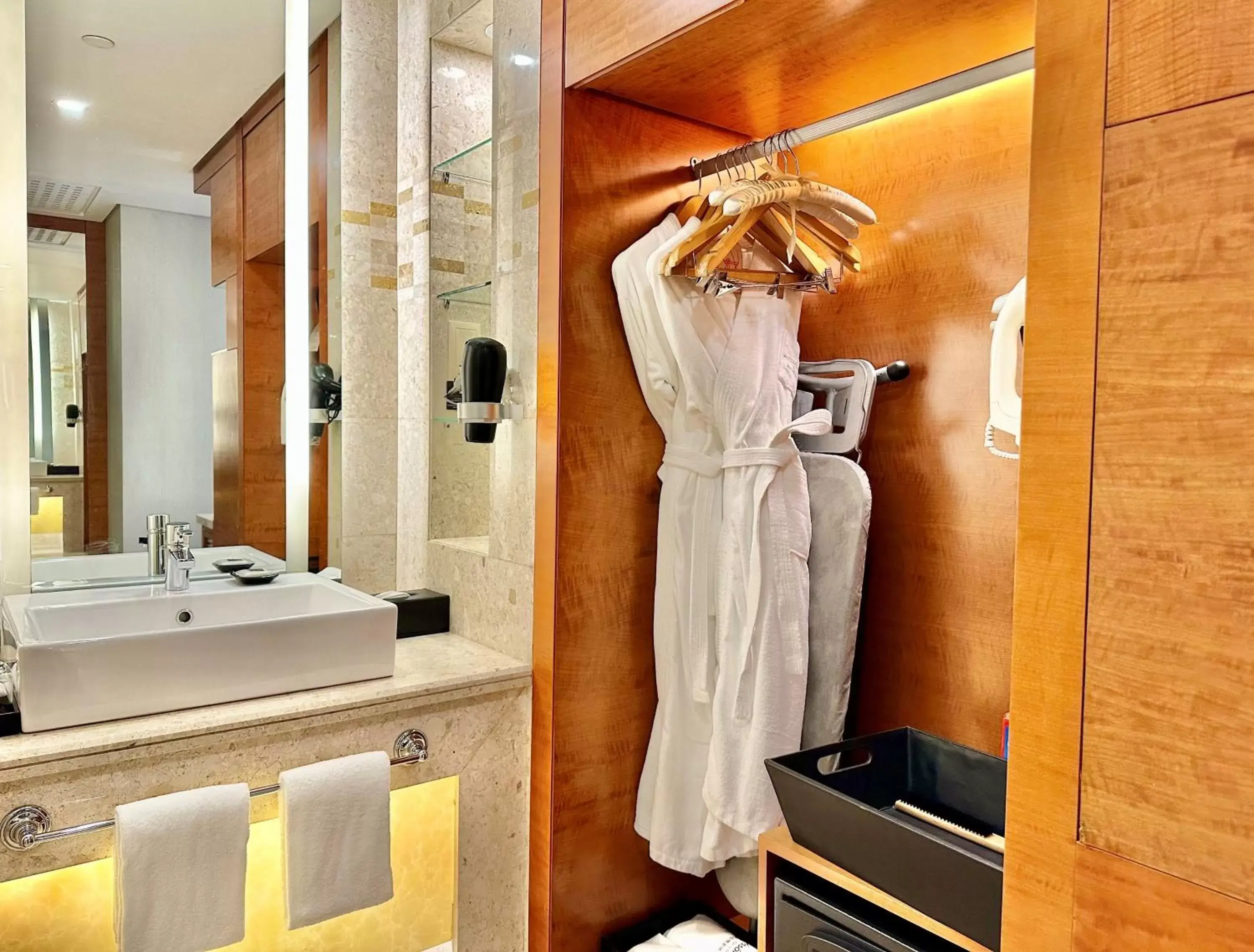 Bathroom in Swissotel Foshan, Guangdong - Free shuttle bus during canton fair complex during canton fair period