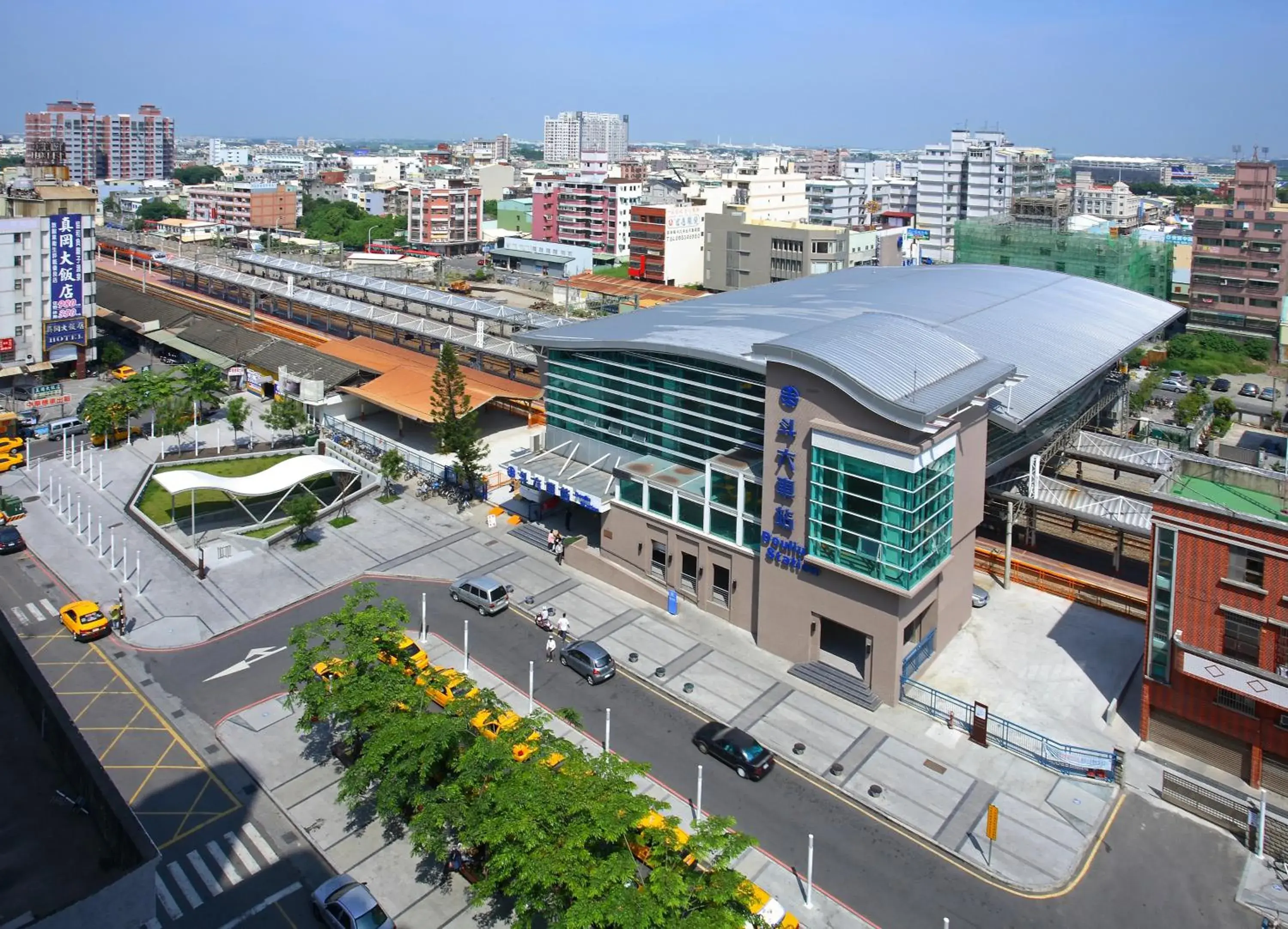 Day, Bird's-eye View in Metro Hotel