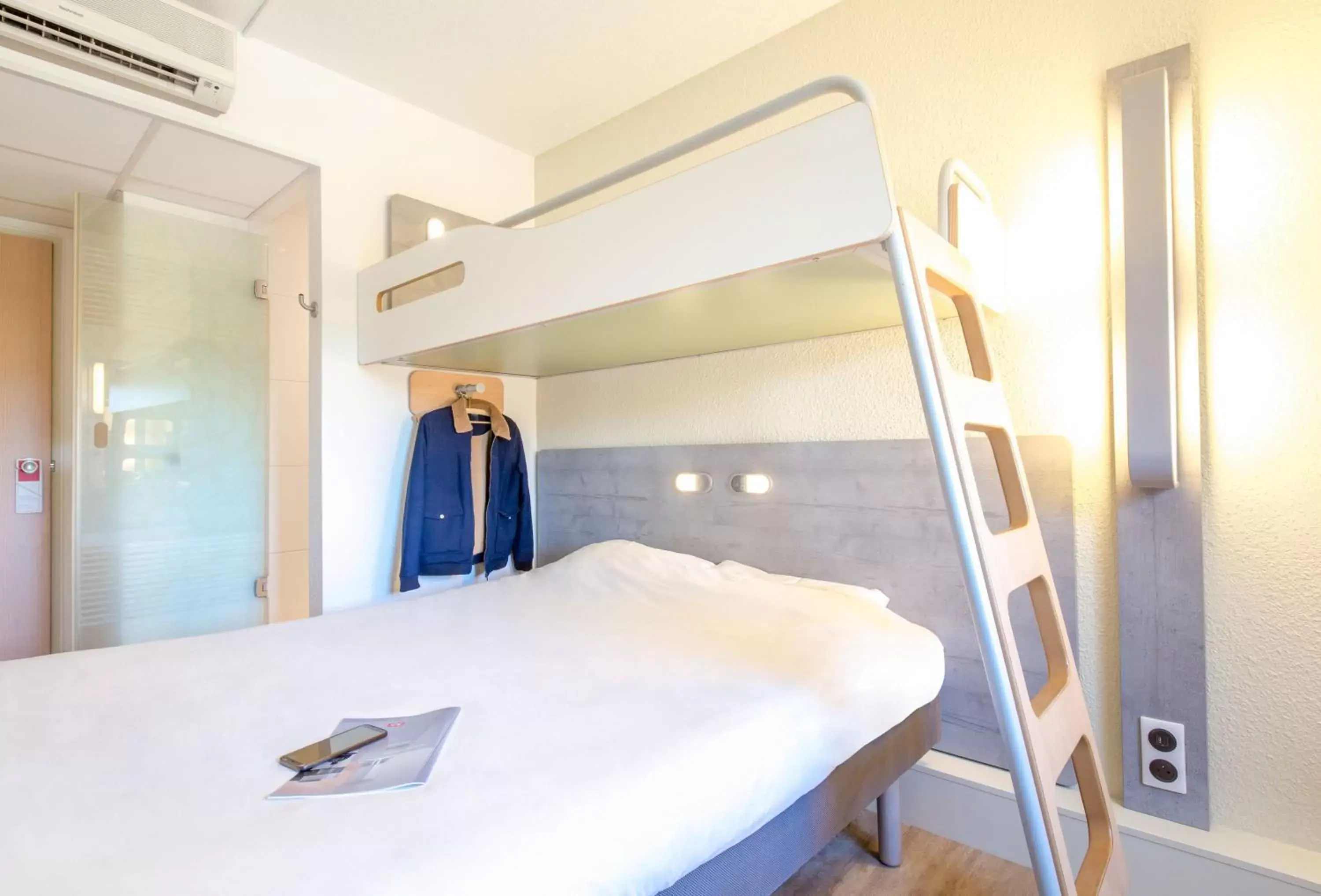 Bed in Ibis Budget Fréjus Capitou