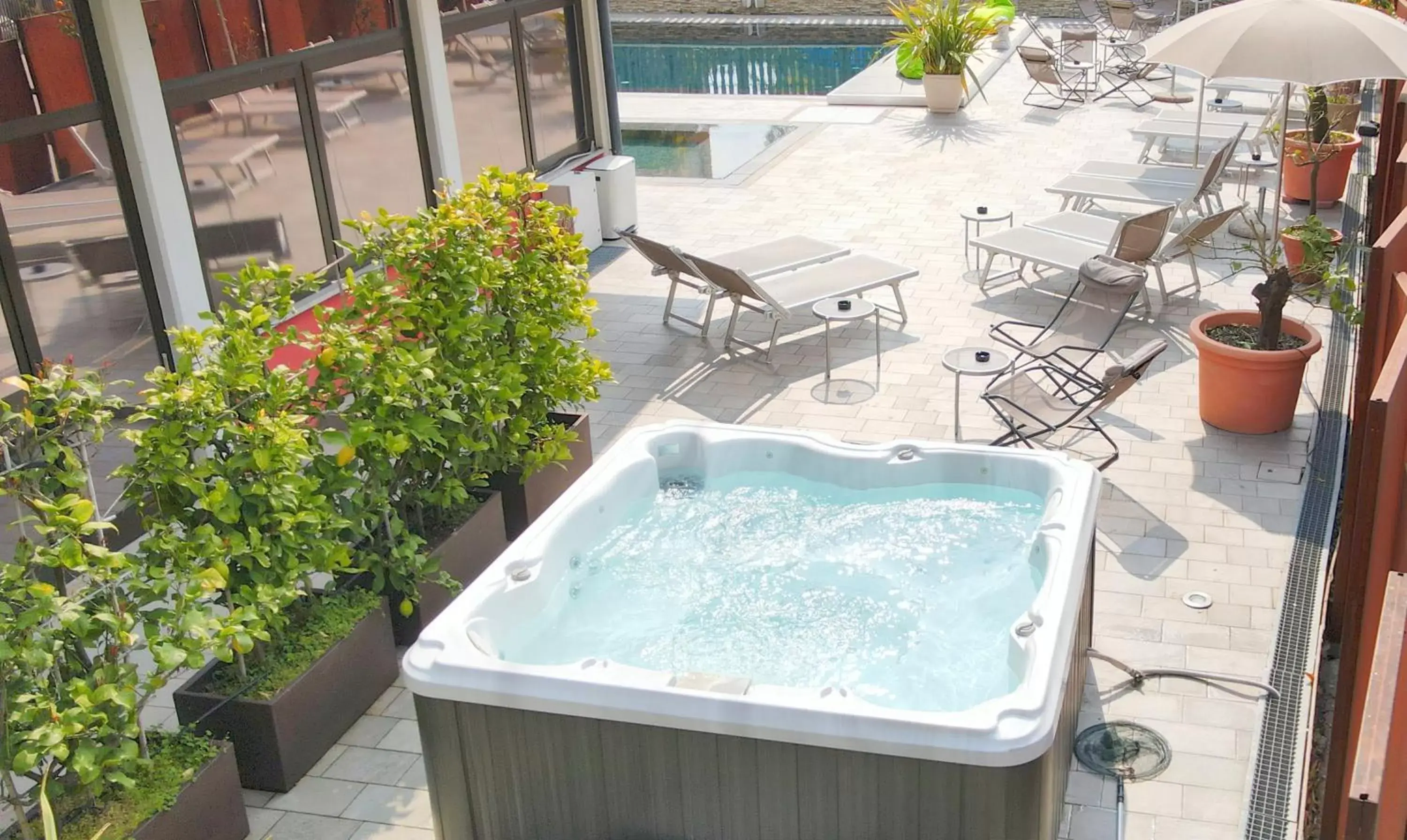 Hot Tub, Swimming Pool in Hotel Virgilio