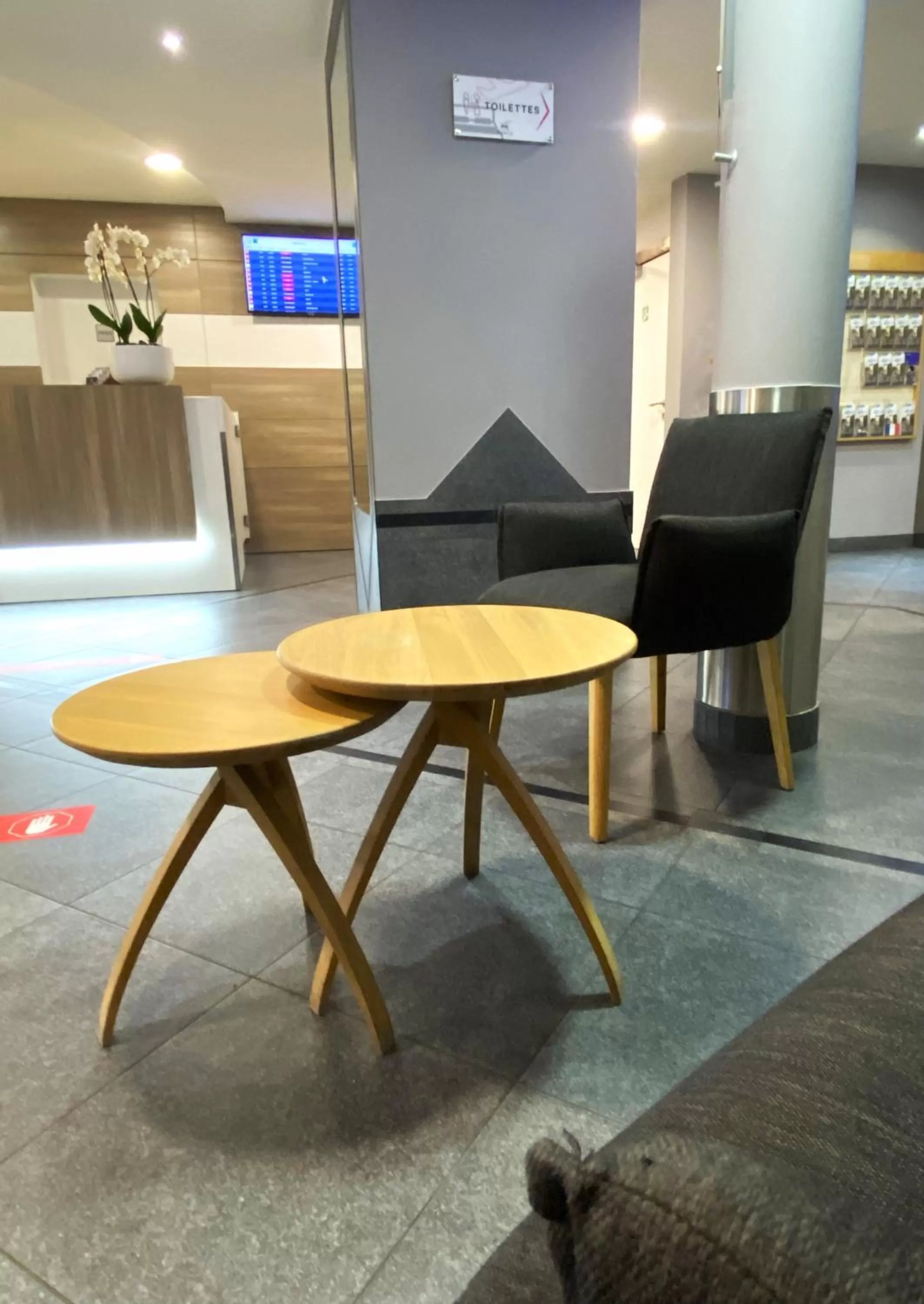 Living room in Ibis Styles Charleroi Airport Aero 44