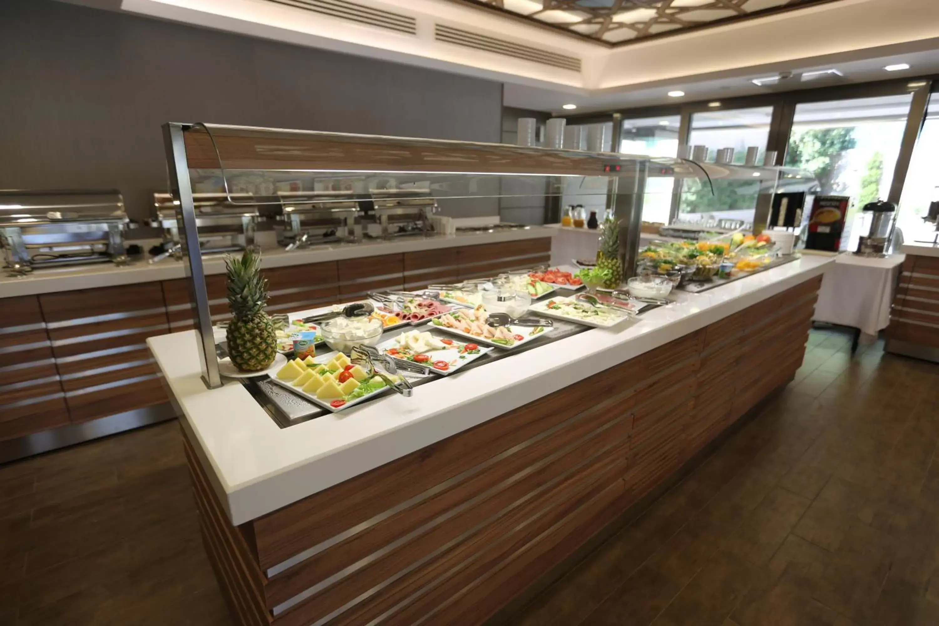 Restaurant/places to eat, Supermarket/Shops in Ramada By Wyndham Bursa Cekirge Thermal & Spa