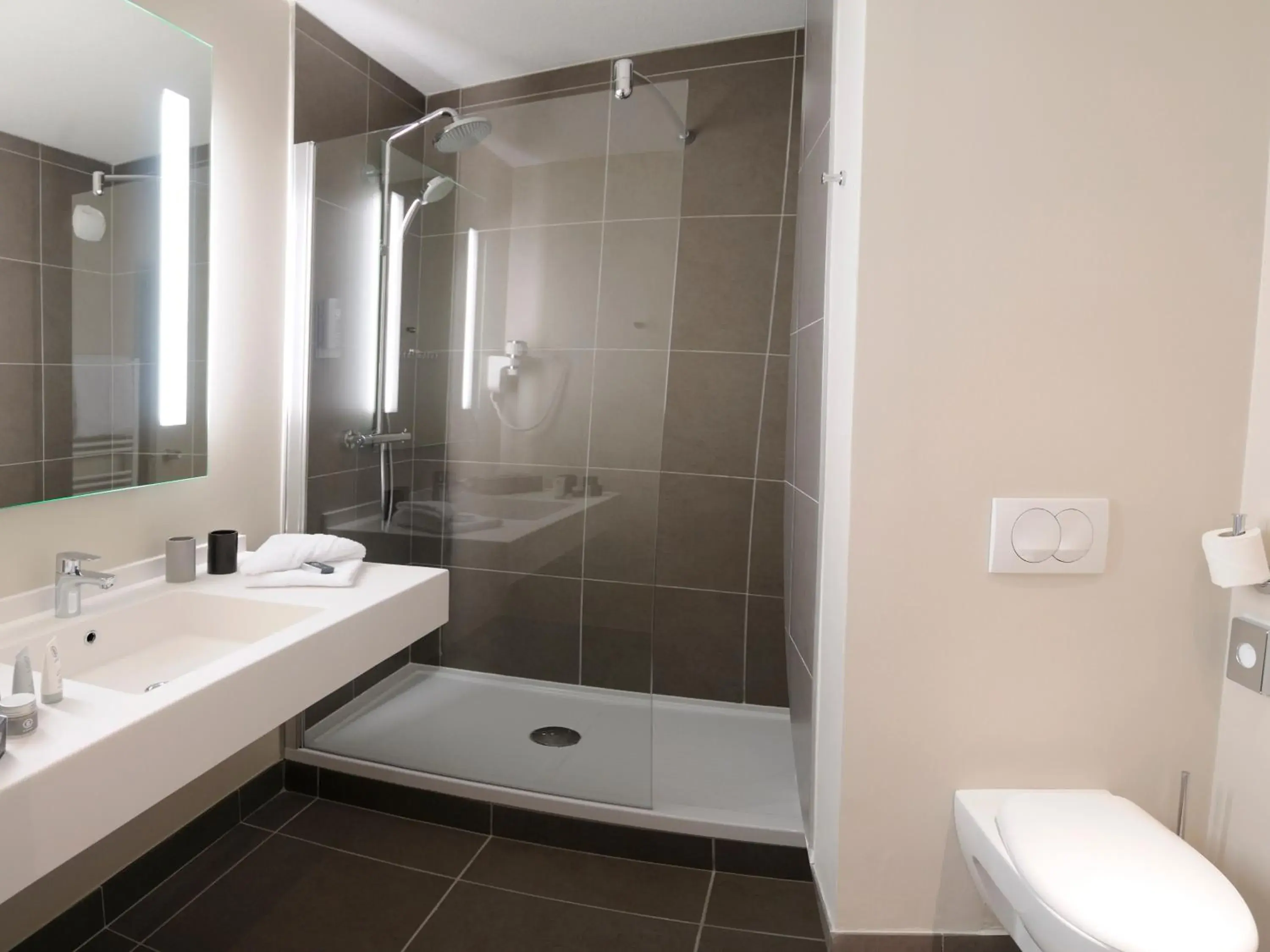 Bathroom in Best Western Plus Hôtel & Spa de Chassieu Bathroom in Best Western Plus Hôtel & Spa de Chassieu