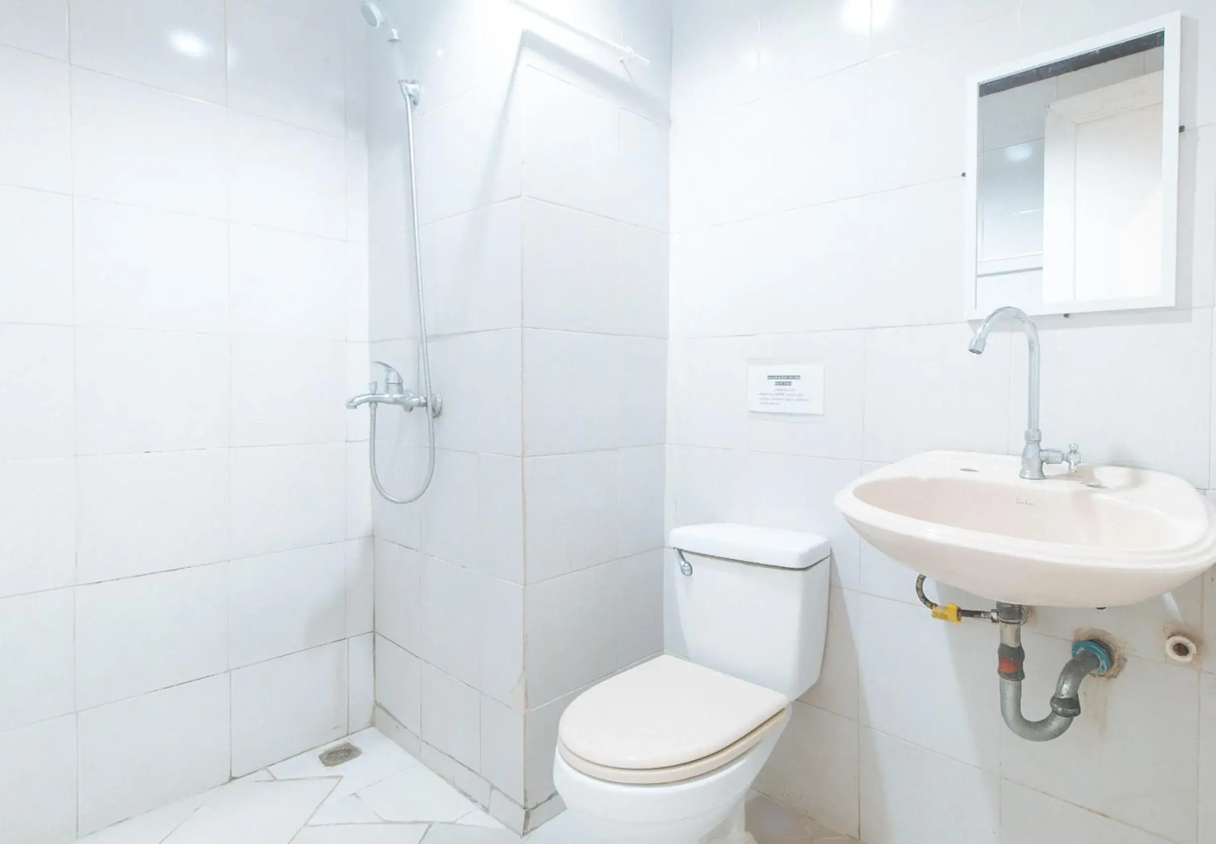 Toilet, Bathroom in OYO 809 Crowne One Condo