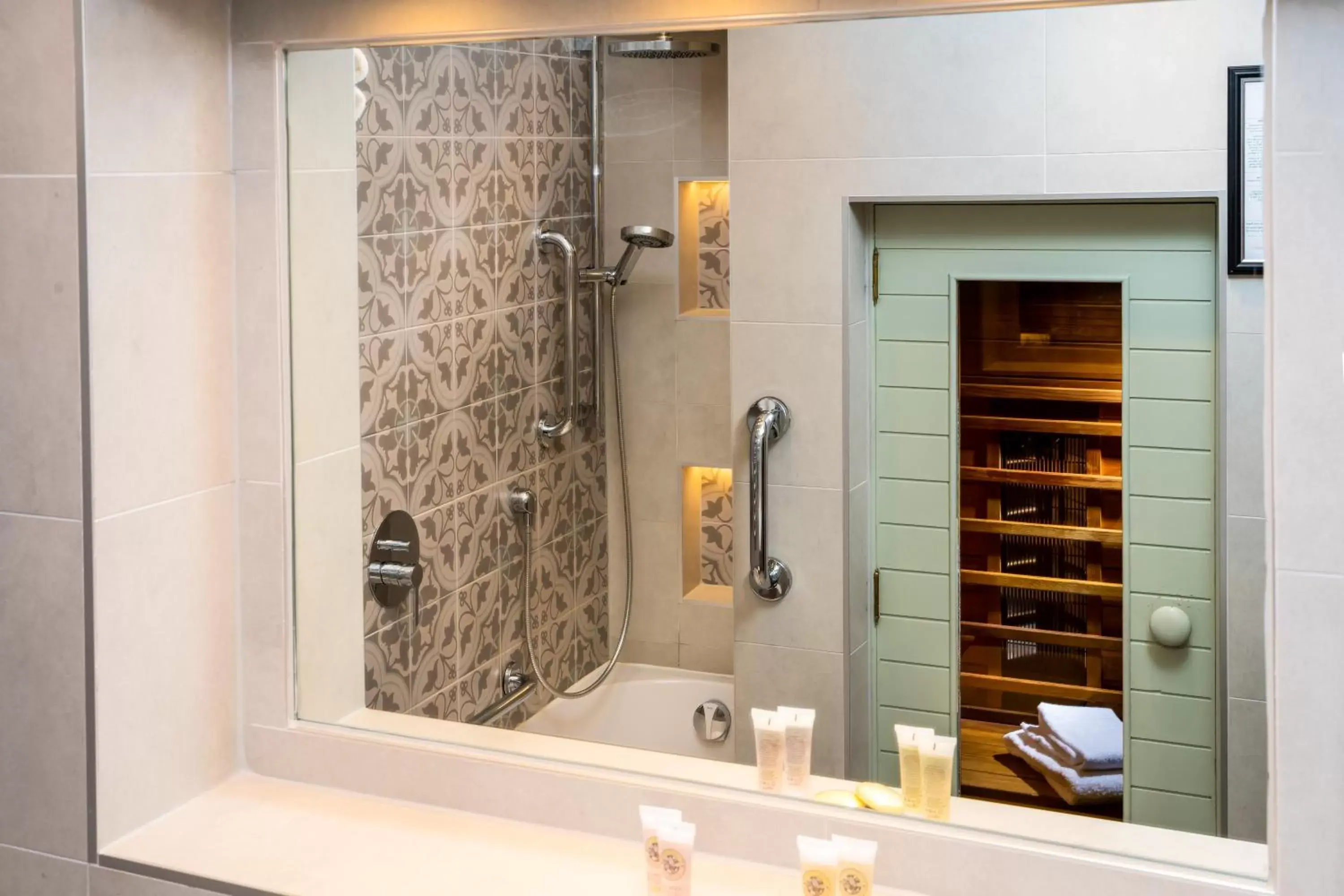 Bathroom in Roxford Lodge Hotel