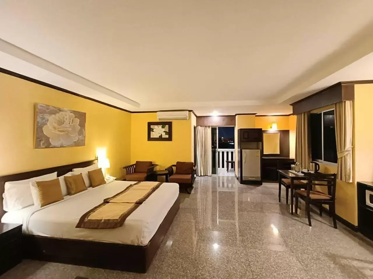 Bed in Royal Peninsula Hotel Chiangmai