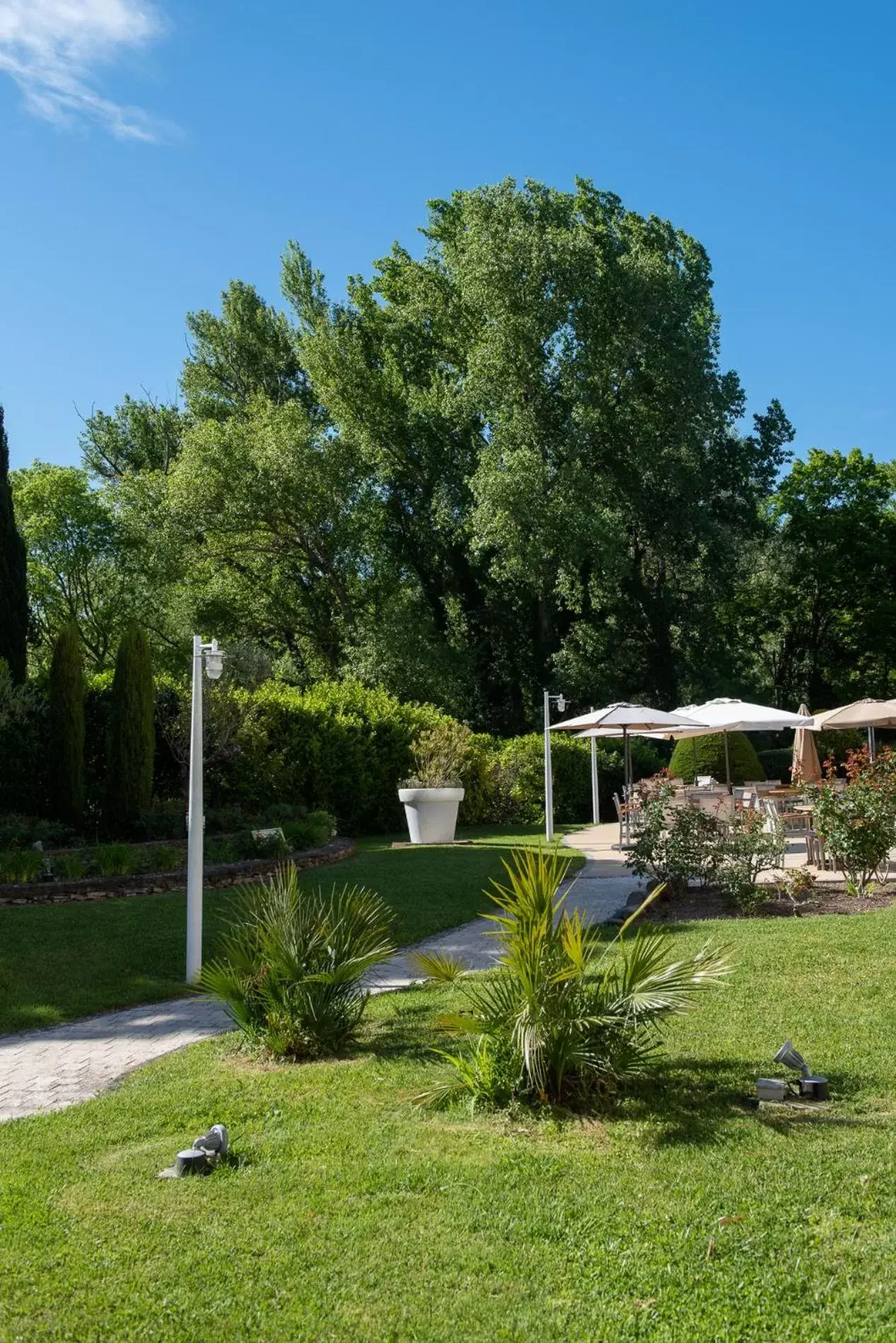 Garden in Novotel Aix-en-Provence Pont de L'Arc