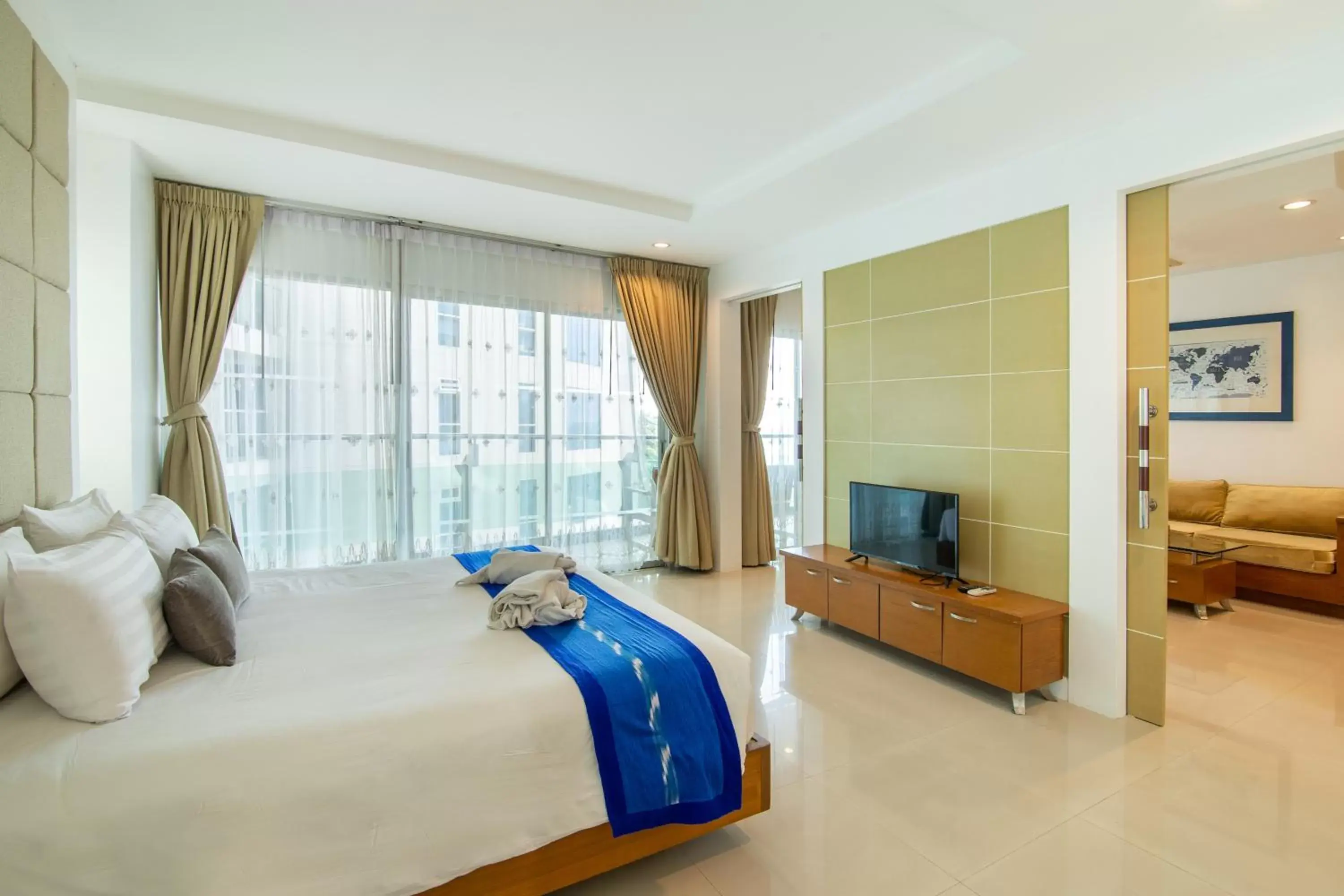 Bedroom, Bed in Royal Beach View Bedroom, Bed in Royal Beach View