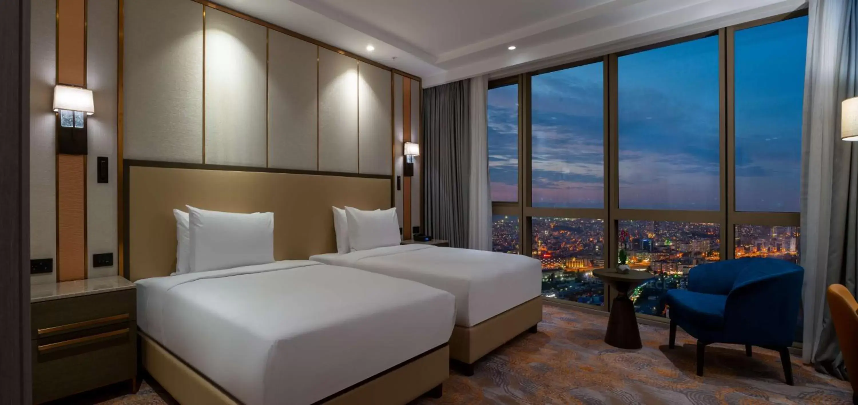 Bed, Mountain View in Hilton Mall Of Istanbul