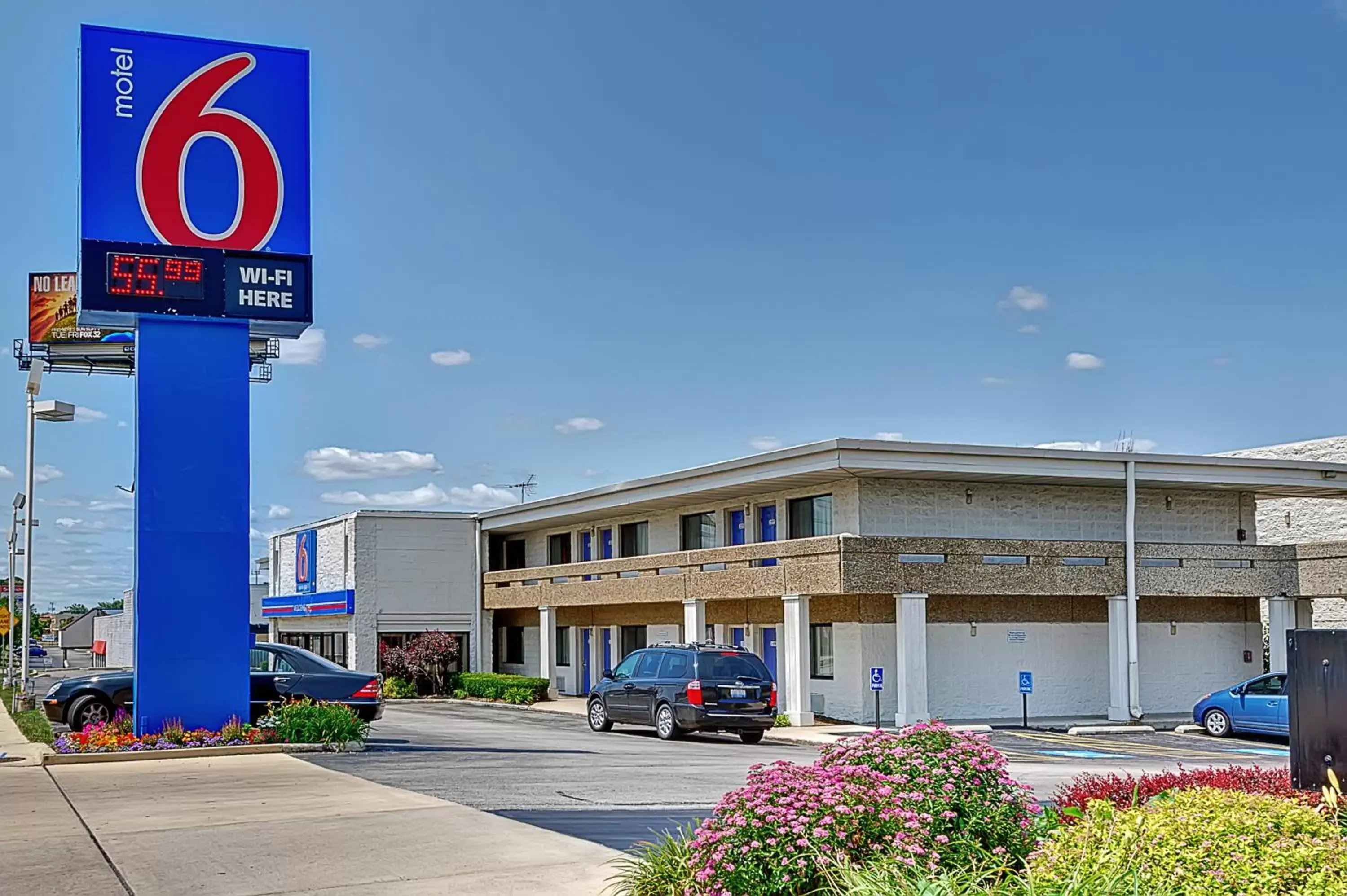 Nearby landmark, Property Building in Motel 6-Villa Park, IL - Chicago West