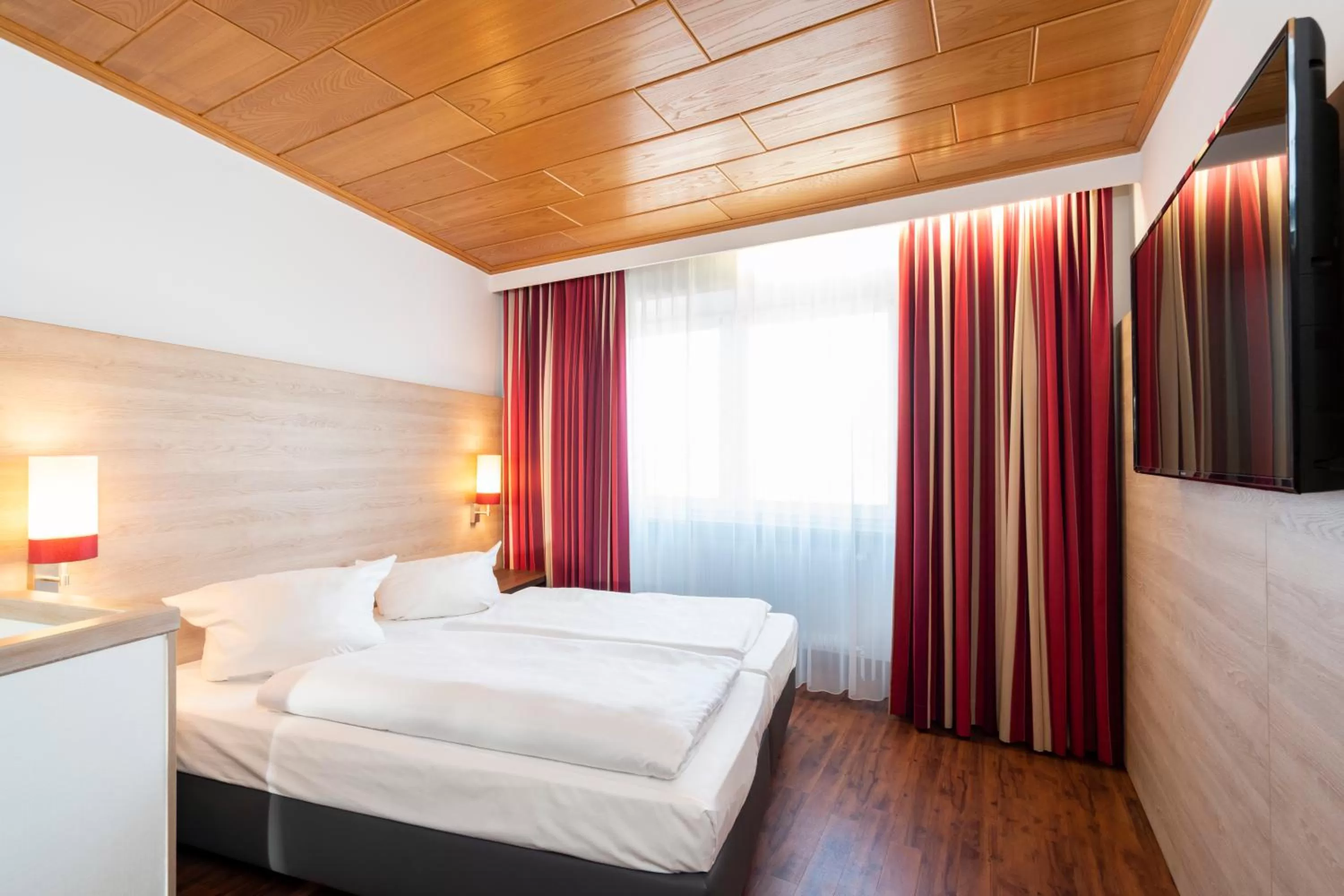 Photo of the whole room, Bed in Hotel National