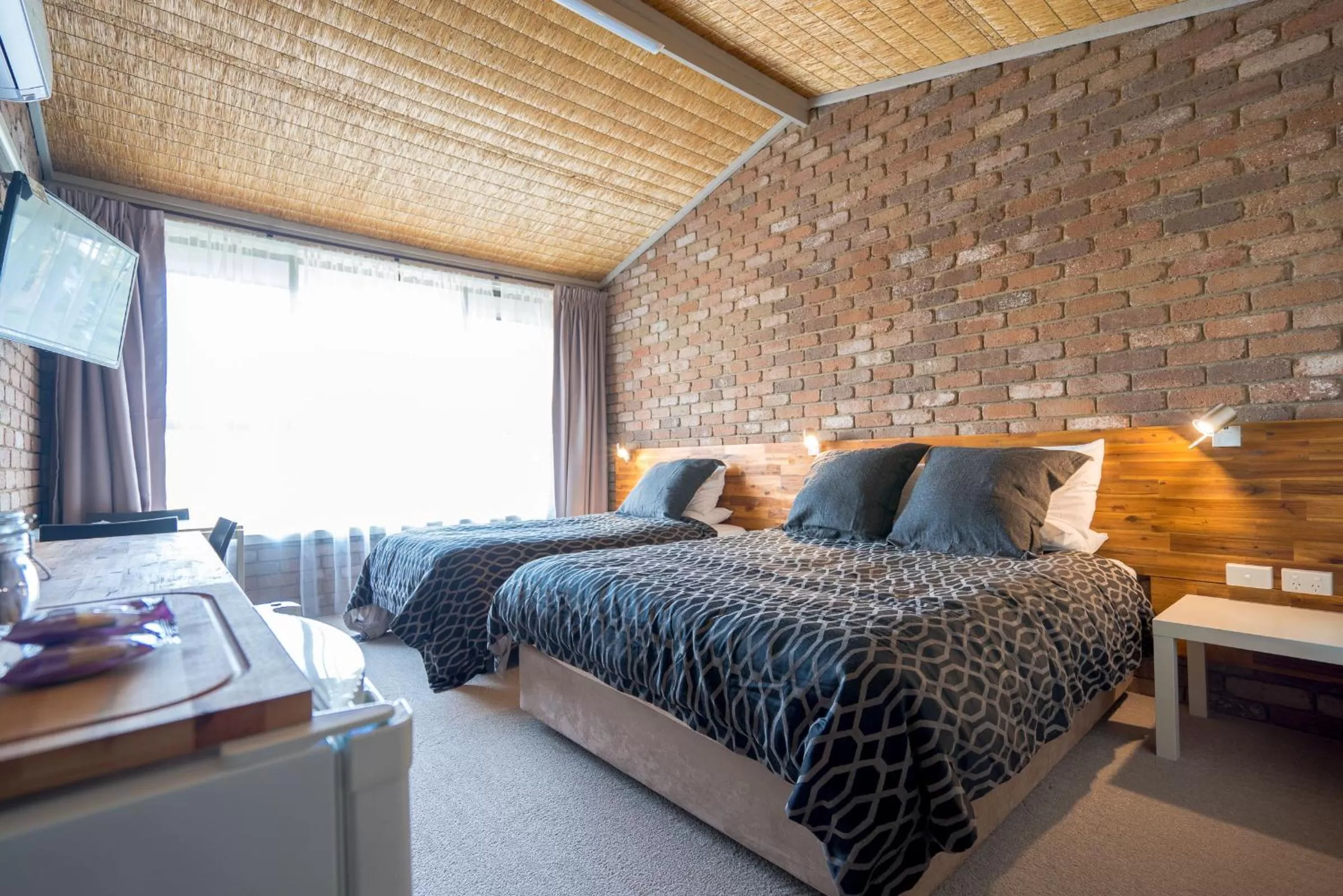 Bedroom, Bed in Farnham Court Motel and Restaurant