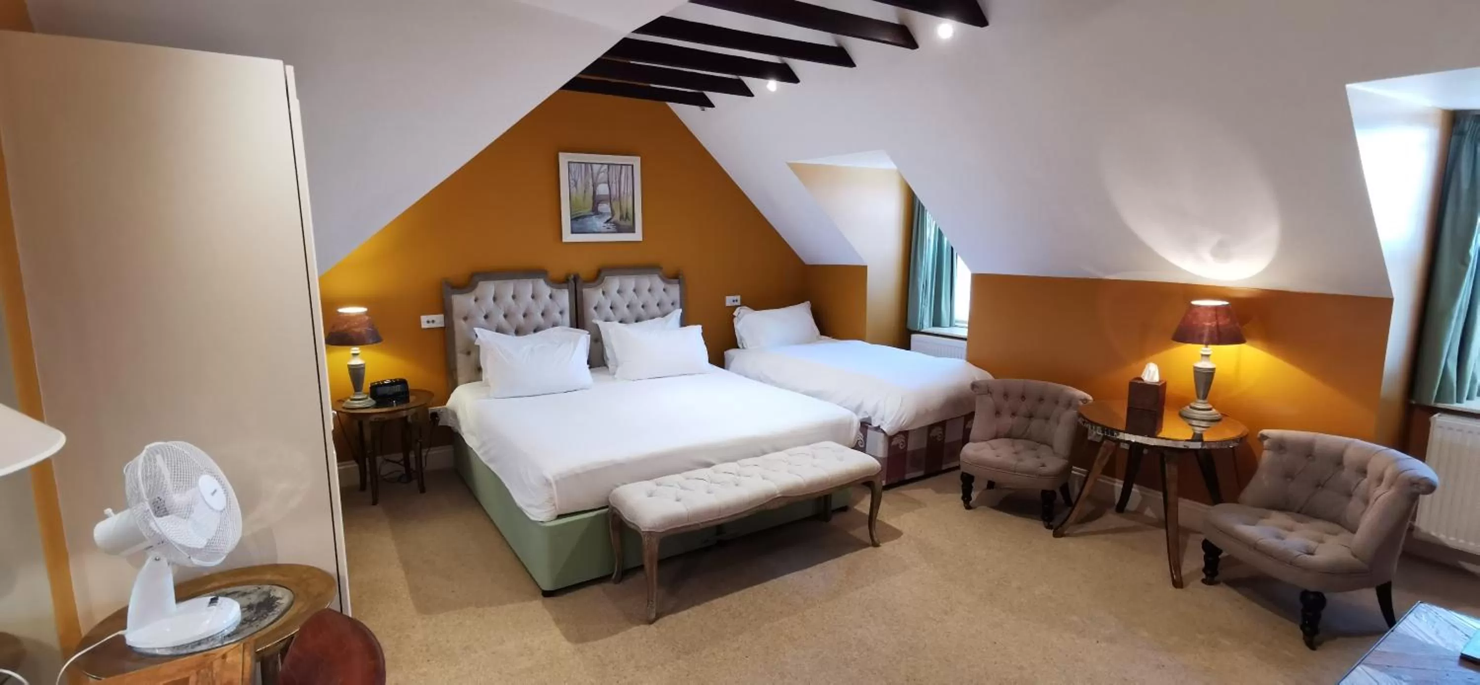 Bedroom, Bed in Buccleuch and Queensberry Arms Hotel