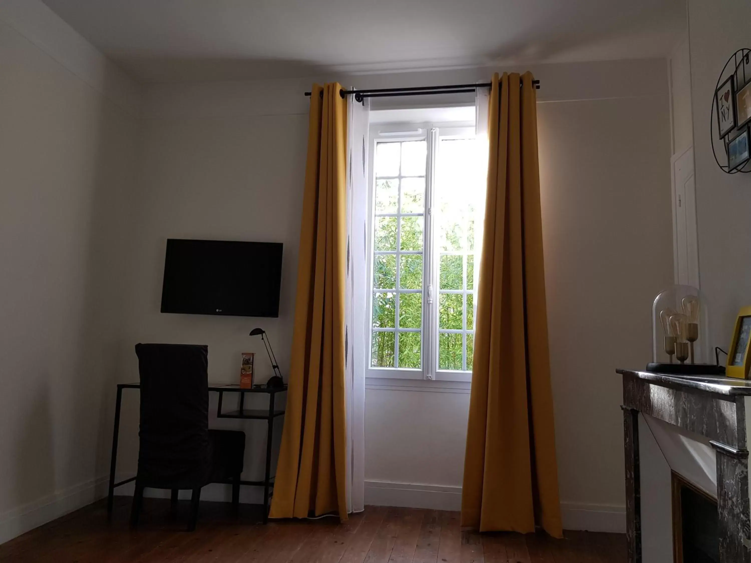 Seating area, TV/Entertainment Center in L'havre de Saint Germain