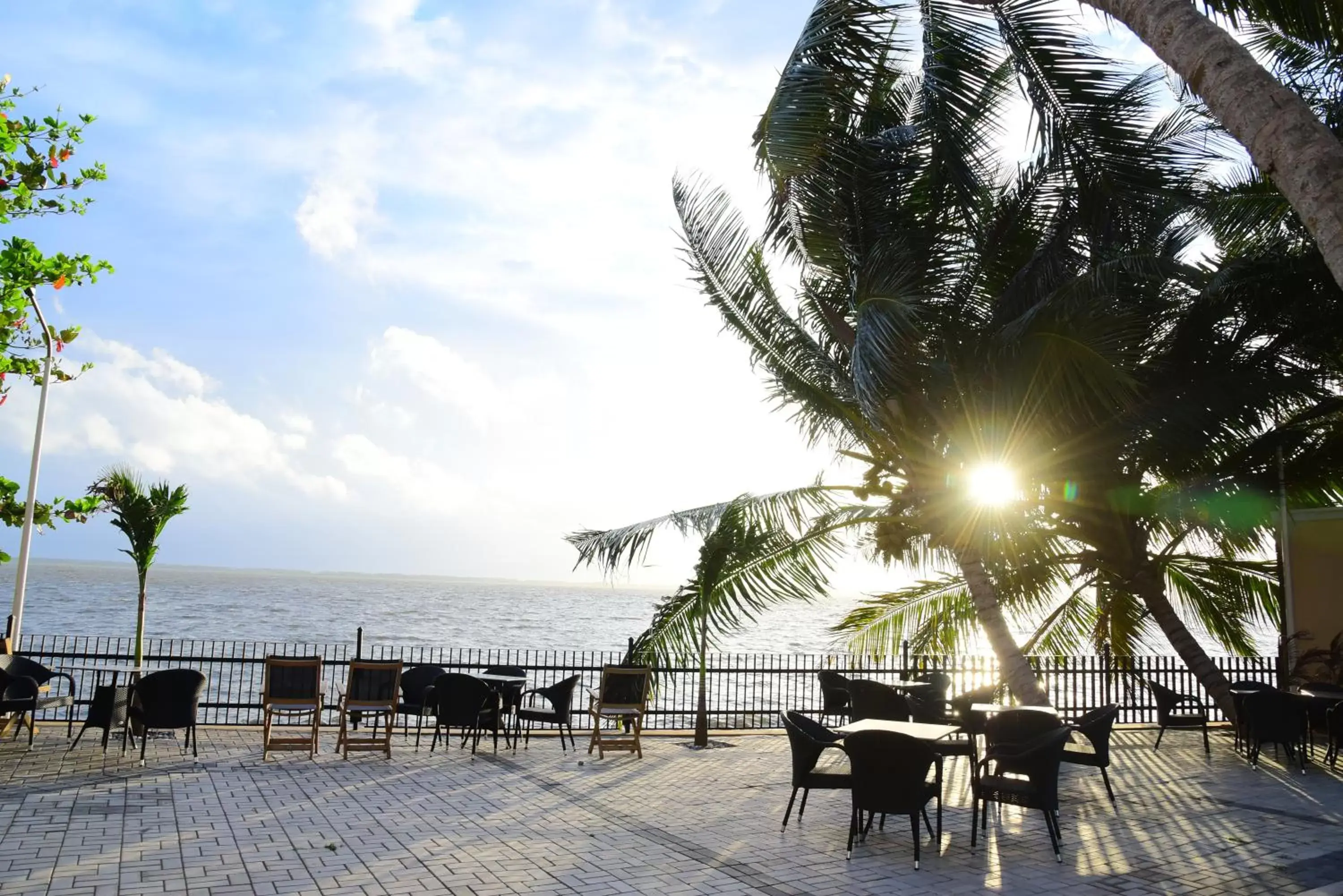 Lounge or bar in Hotel Leaf on Lagoon Lounge or bar in Hotel Leaf on Lagoon