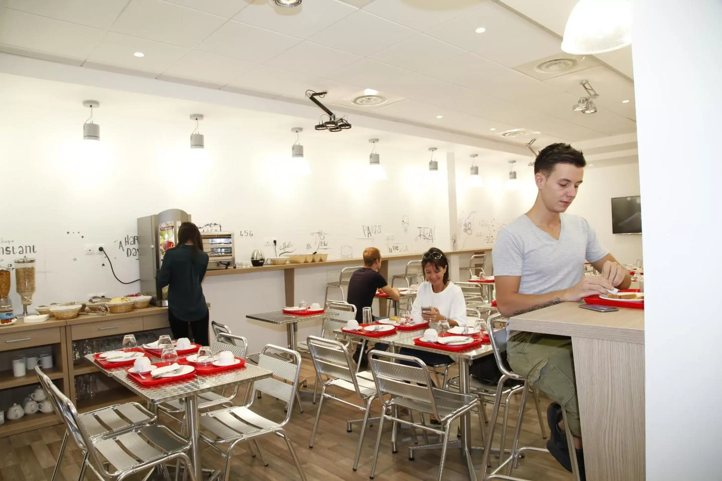 Buffet breakfast, Restaurant/Places to Eat in Odalys City Paris Levallois