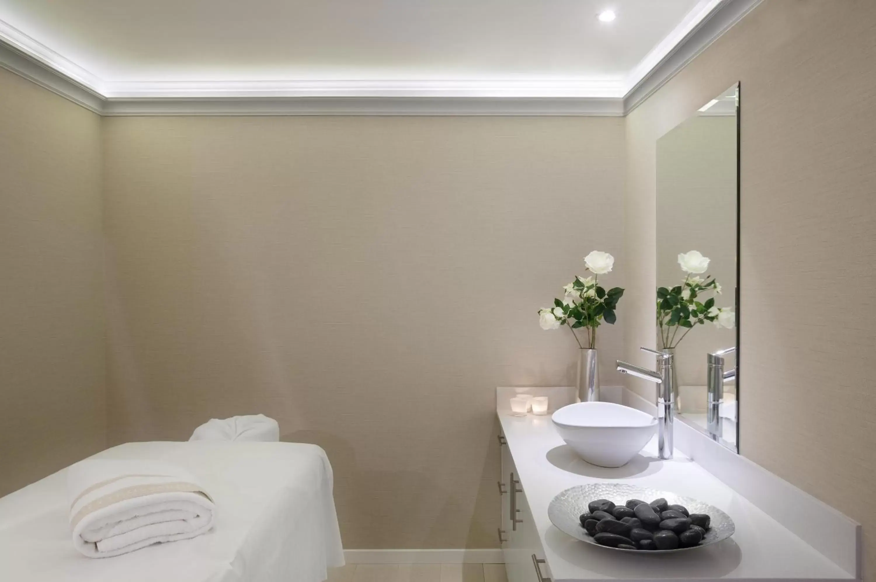 Spa and wellness centre/facilities, Bathroom in Leonardo Plaza Hotel Jerusalem