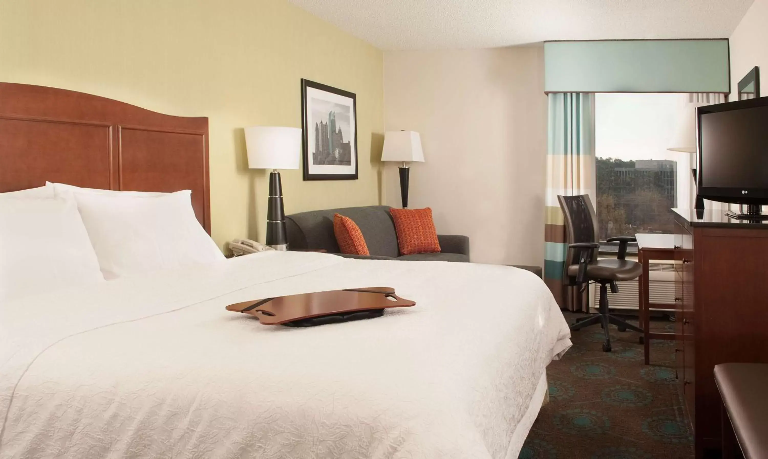 Bed in Hampton Inn Atlanta-North Druid Hills