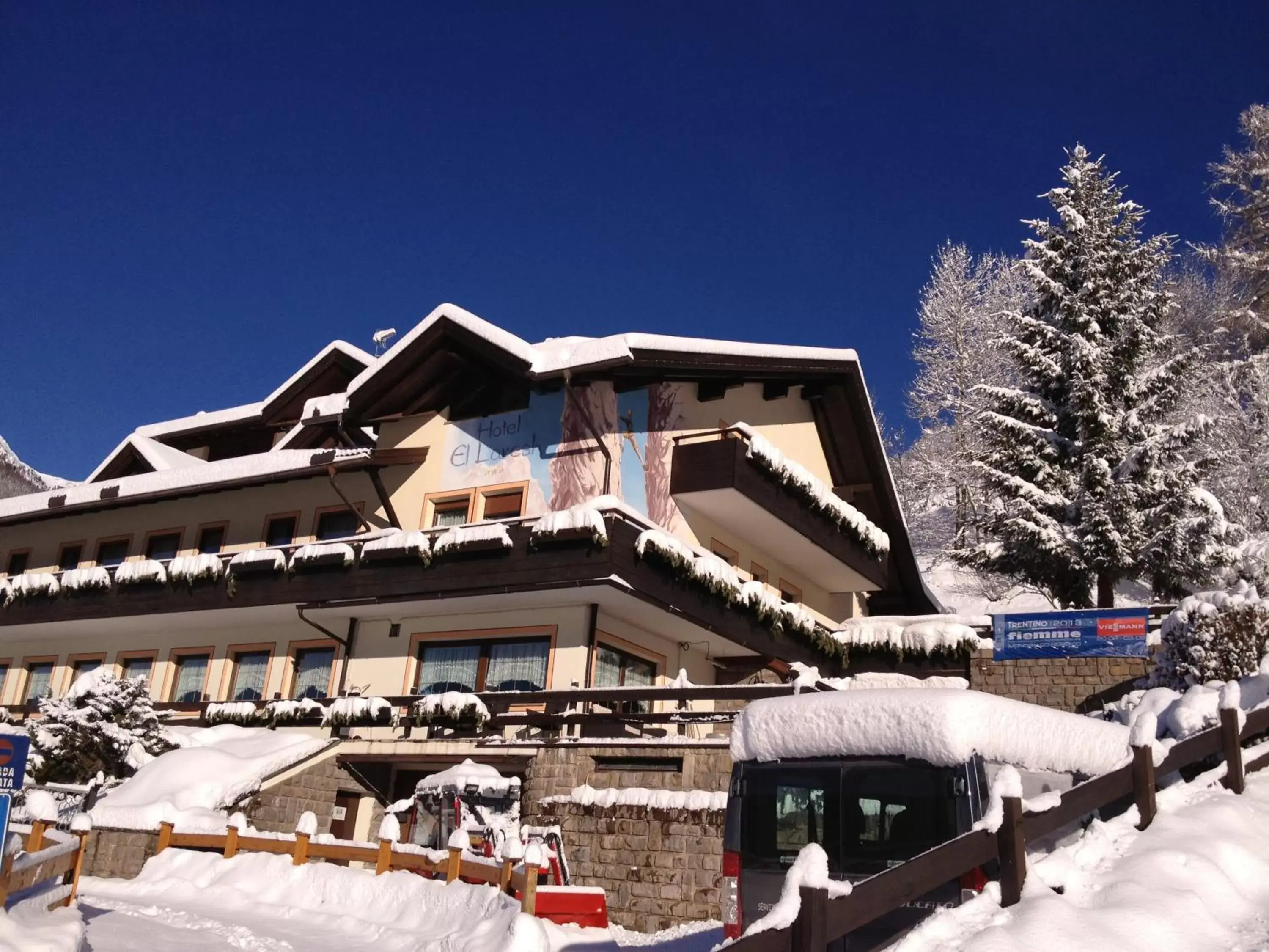 Property building, Winter in Hotel El Laresh