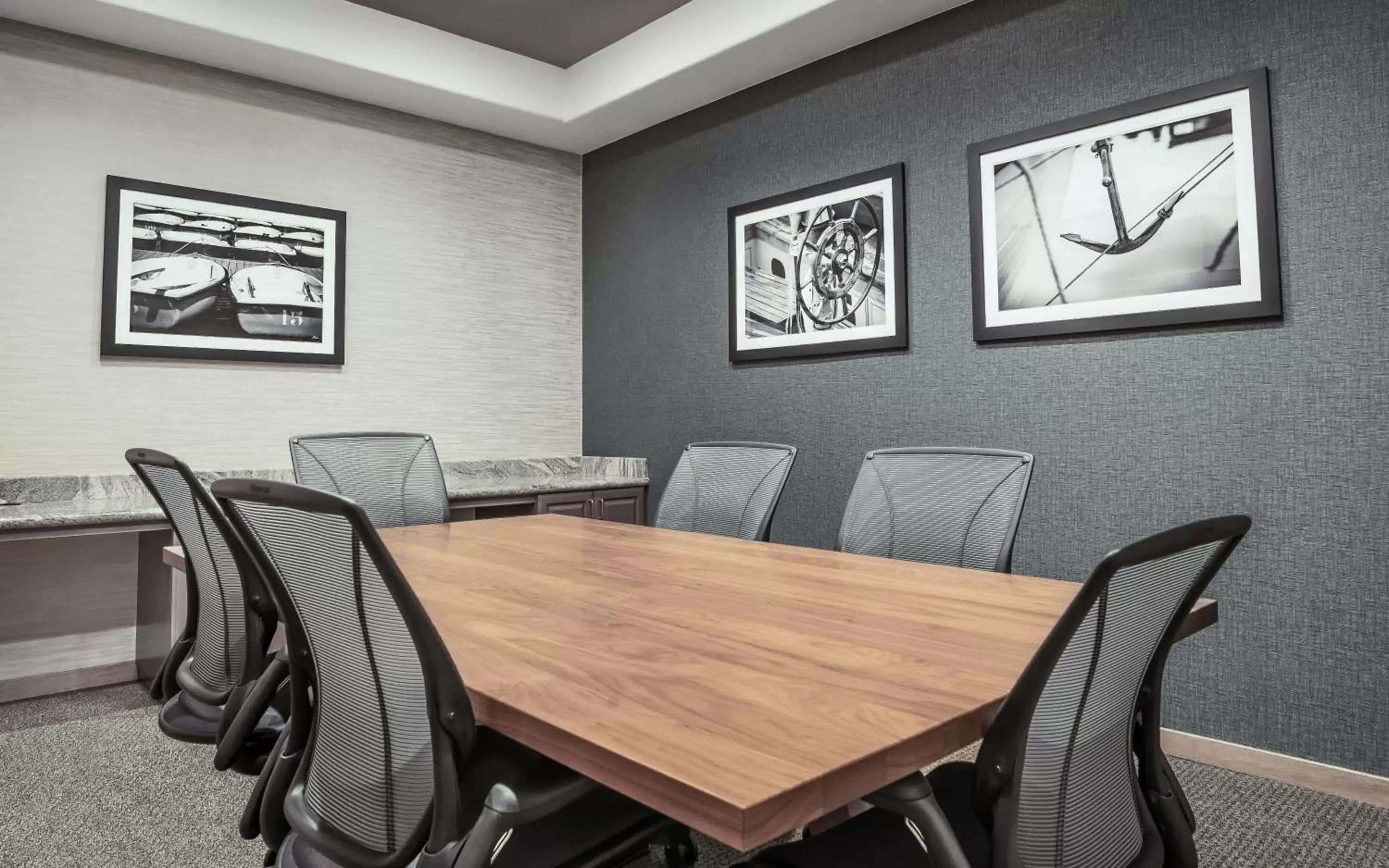 Meeting/conference room, Dining Area in Beachfront Inn