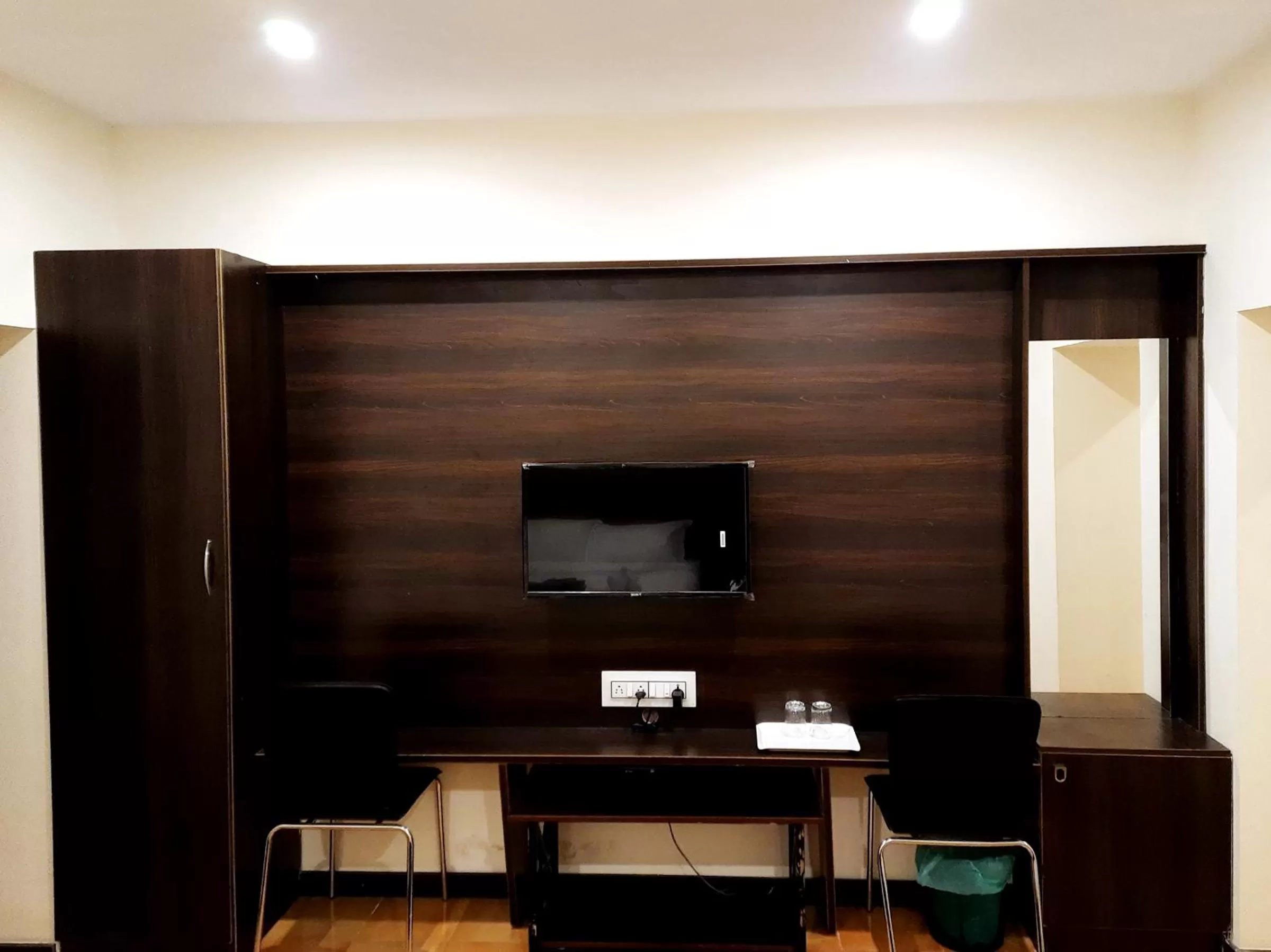 TV and multimedia, TV/Entertainment Center in GRAND KODAI SR INN