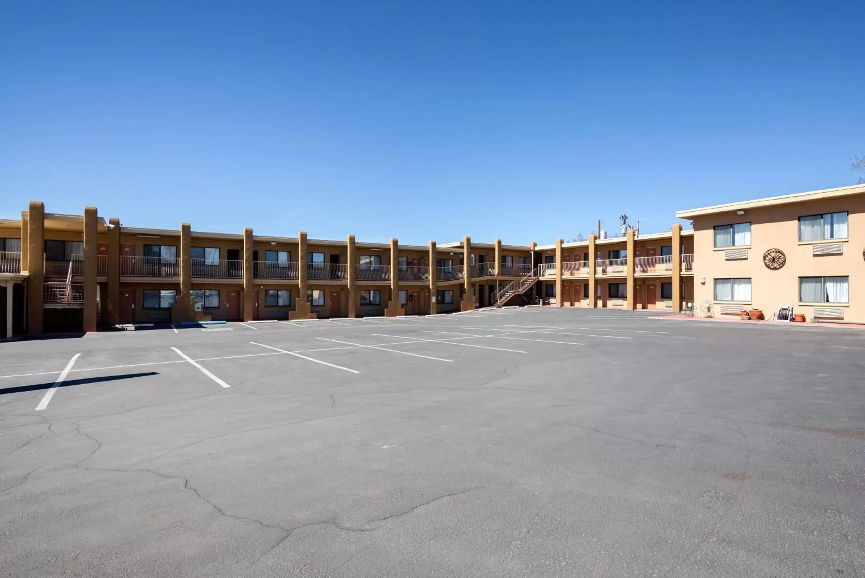 Facade/entrance, Property Building in Motel 6-Santa Fe, NM - Downtown