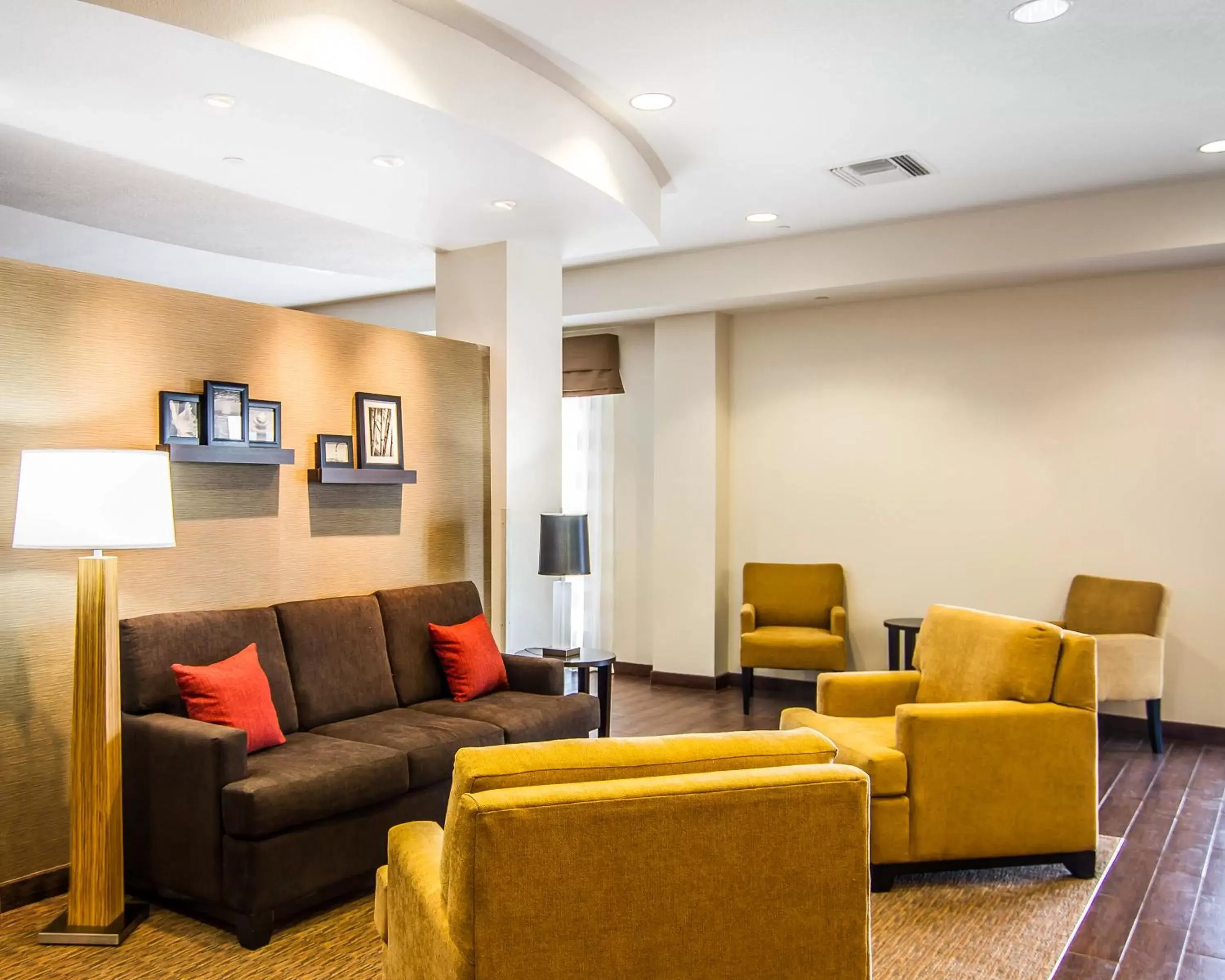 Lobby or reception in MainStay Suites Lufkin Lobby or reception in MainStay Suites Lufkin