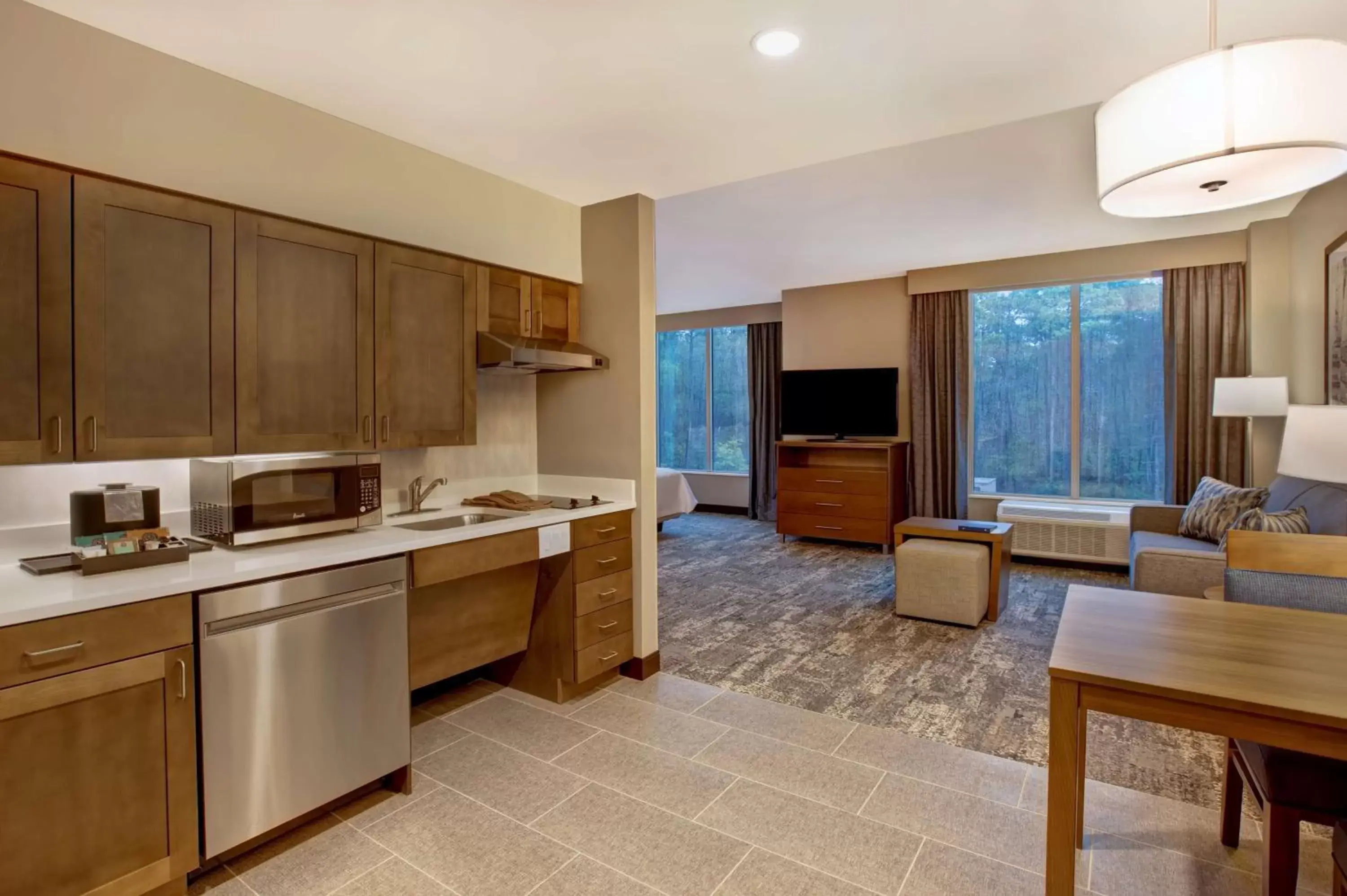 Bedroom, Kitchen/Kitchenette in Homewood Suites By Hilton Summerville