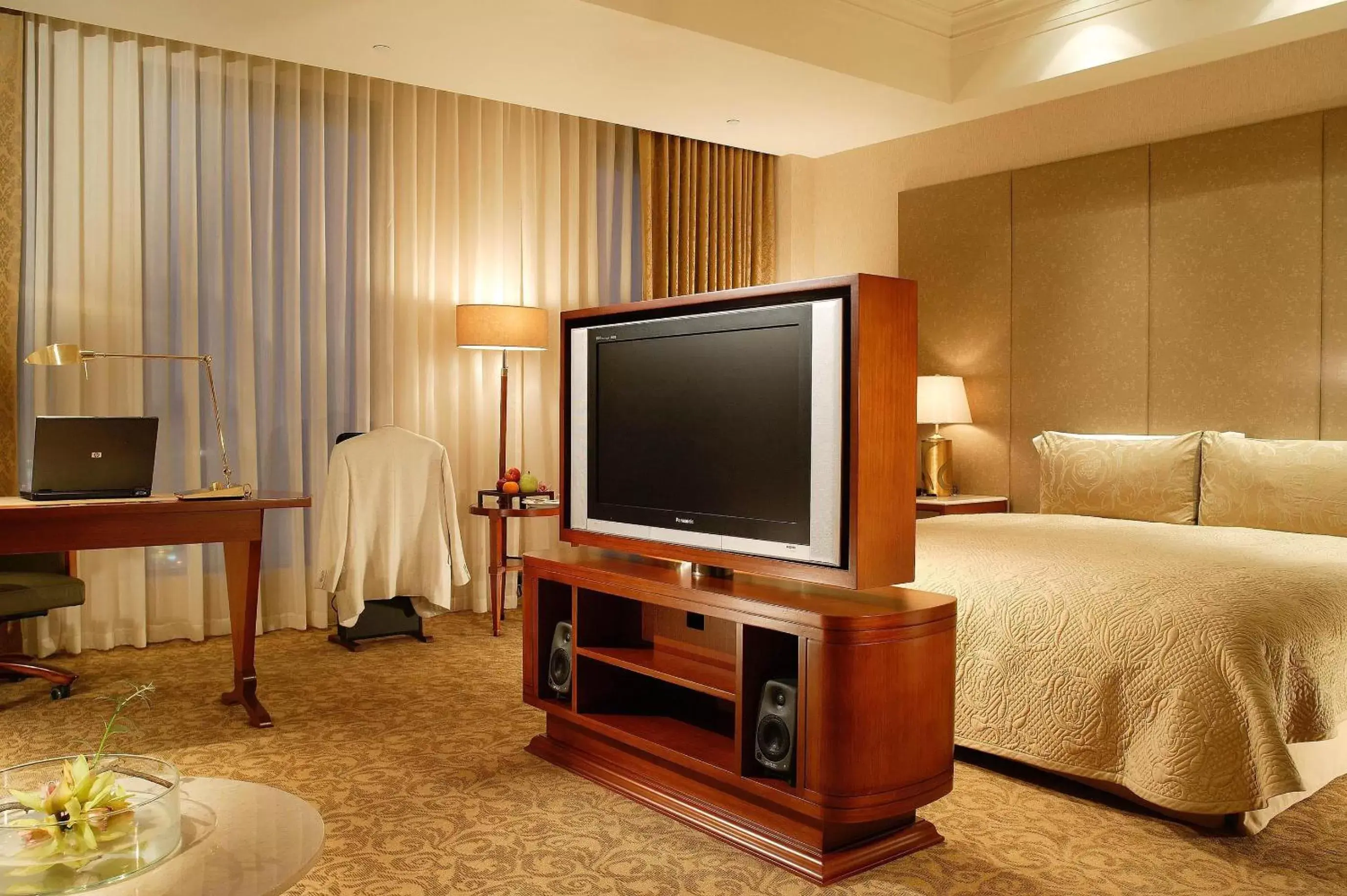 Bed, TV/Entertainment Center in San Want Residences Taipei
