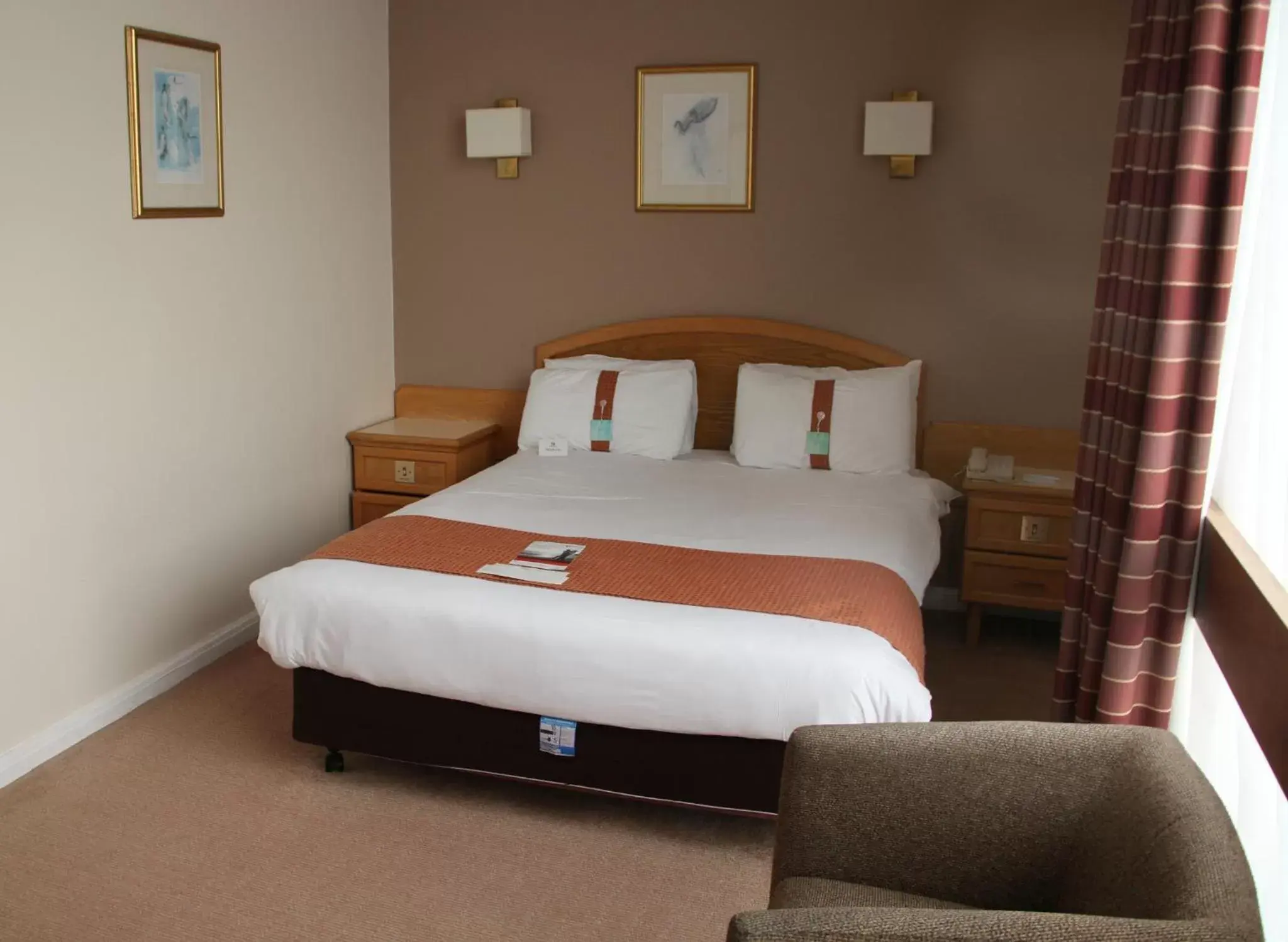 Photo of the whole room, Bed in Holiday Inn Doncaster A1- M Jct 36, an IHG Hotel