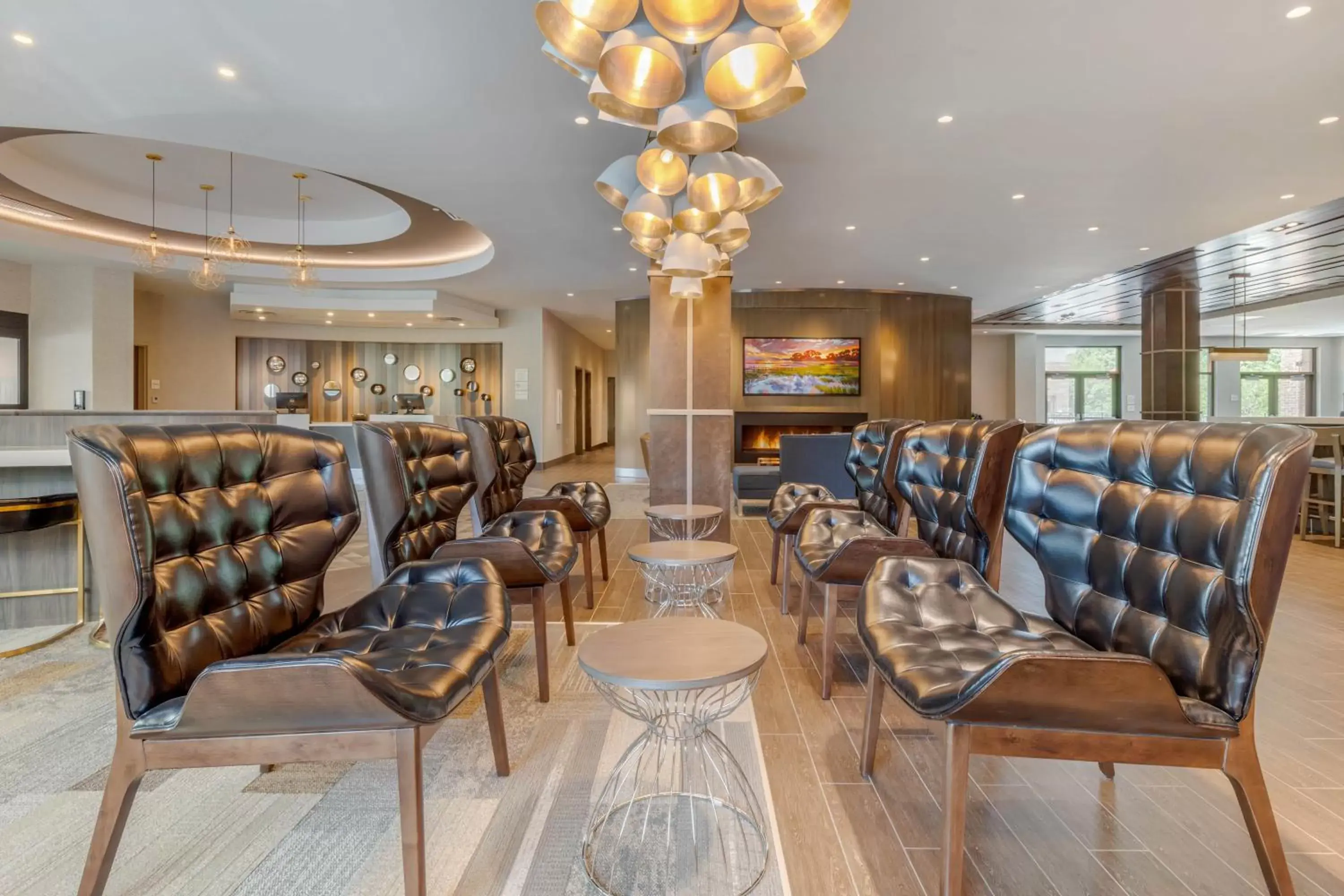 Lounge or bar in DoubleTree by Hilton Charleston Riverview Lounge or bar in DoubleTree by Hilton Charleston Riverview